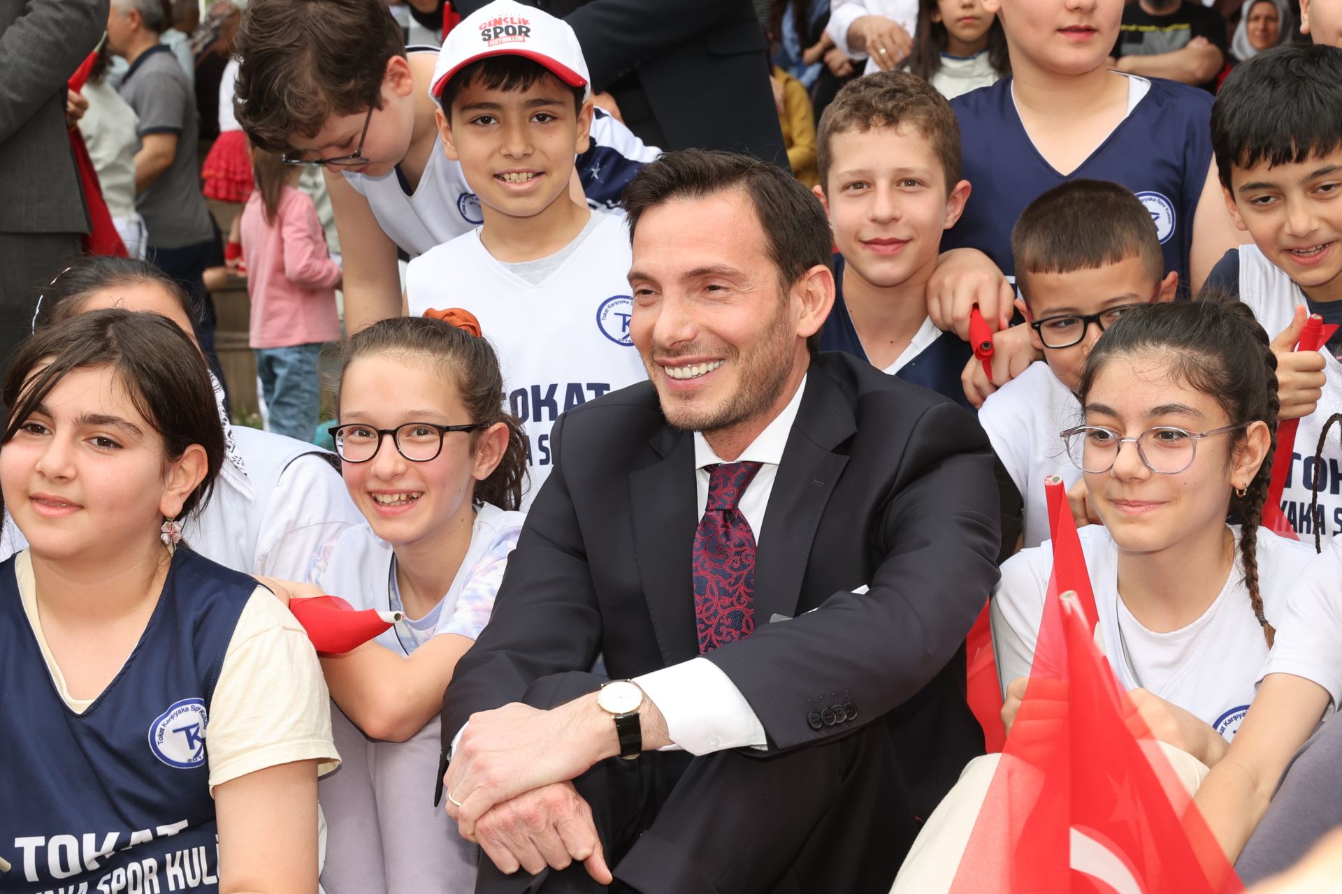 BAŞKAN YAZICIOĞLU, BAŞARILI GENÇLERE BİSİKLET HEDİYE ETTİ - Görsel 1