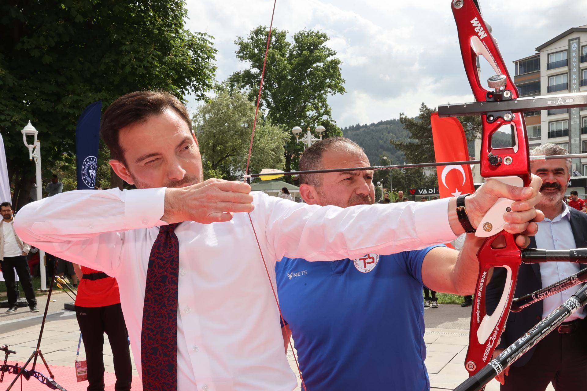 BAŞKAN YAZICIOĞLU, BAŞARILI GENÇLERE BİSİKLET HEDİYE ETTİ - Görsel 7