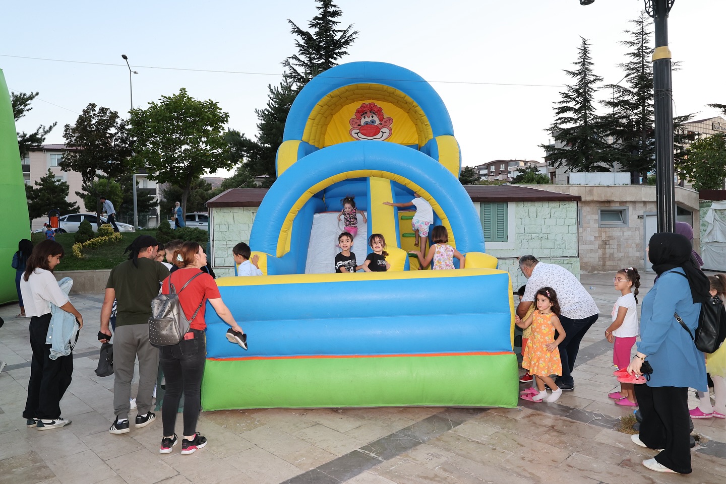 MİNİKLER, ÇOCUK ŞENLİKLERİYLE DOYASIYA EĞLENDİ - Görsel 7