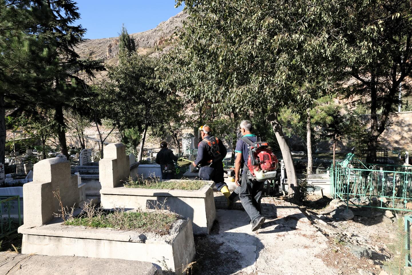 HUBYAR VE ŞEYH-İ ŞİRVANİ MEZARLIKLARINDA ÇALIŞMALAR DEVAM EDİYOR - Görsel 1