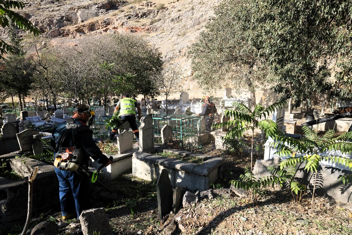 HUBYAR VE ŞEYH-İ ŞİRVANİ MEZARLIKLARINDA ÇALIŞMALAR DEVAM EDİYOR - Görsel 5