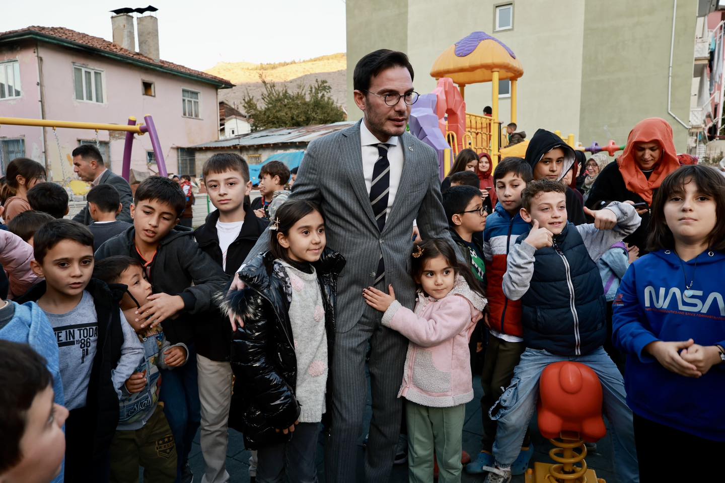 YILLARDIR BEKLENEN ÇOCUK PARKINA KAVUŞTULAR - Görsel 3