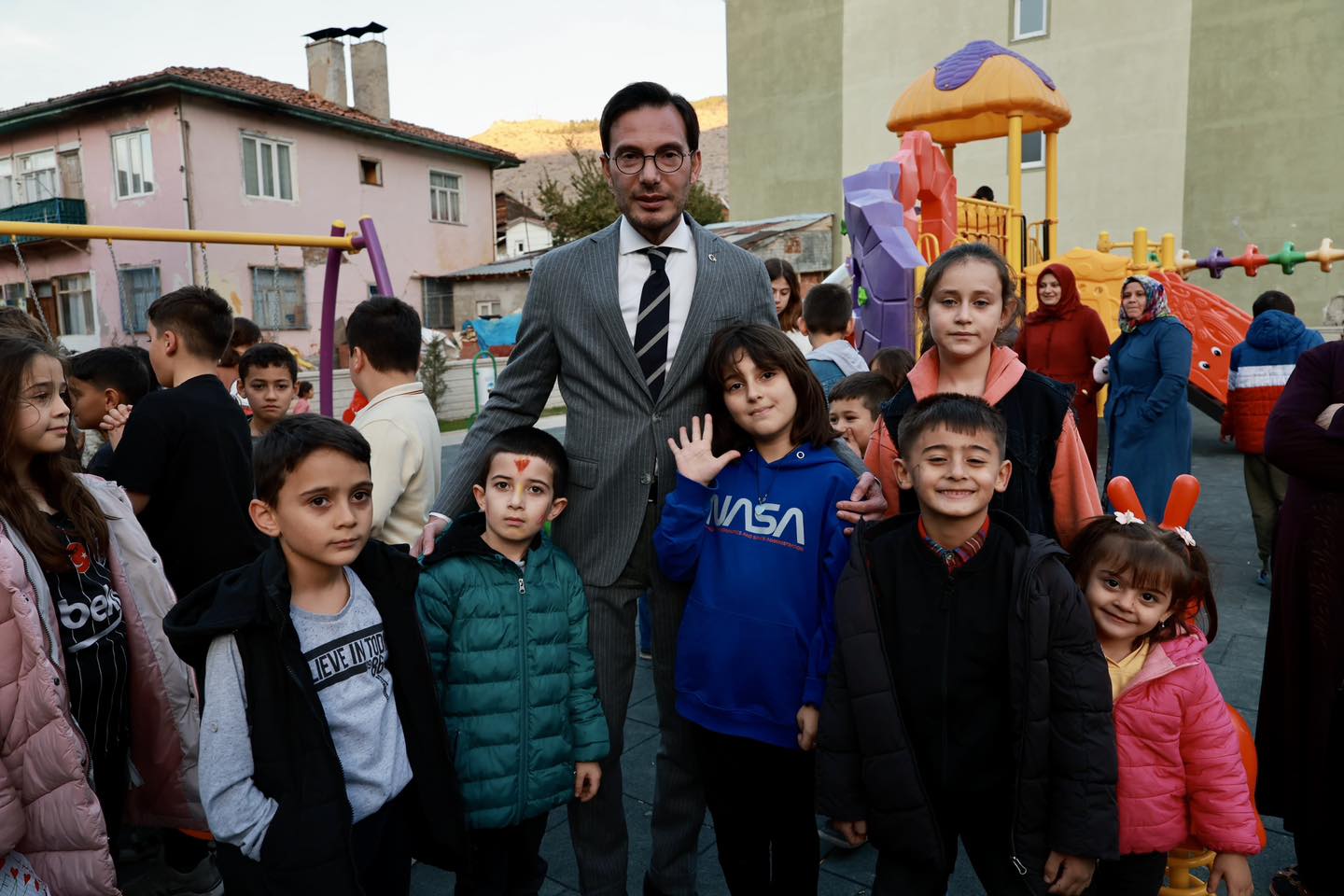 YILLARDIR BEKLENEN ÇOCUK PARKINA KAVUŞTULAR - Görsel 5