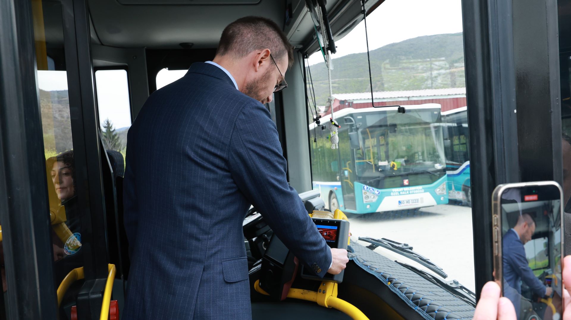 TOKAT’TA TOPLU ULAŞIMDA KADIN ELİ - Görsel 2