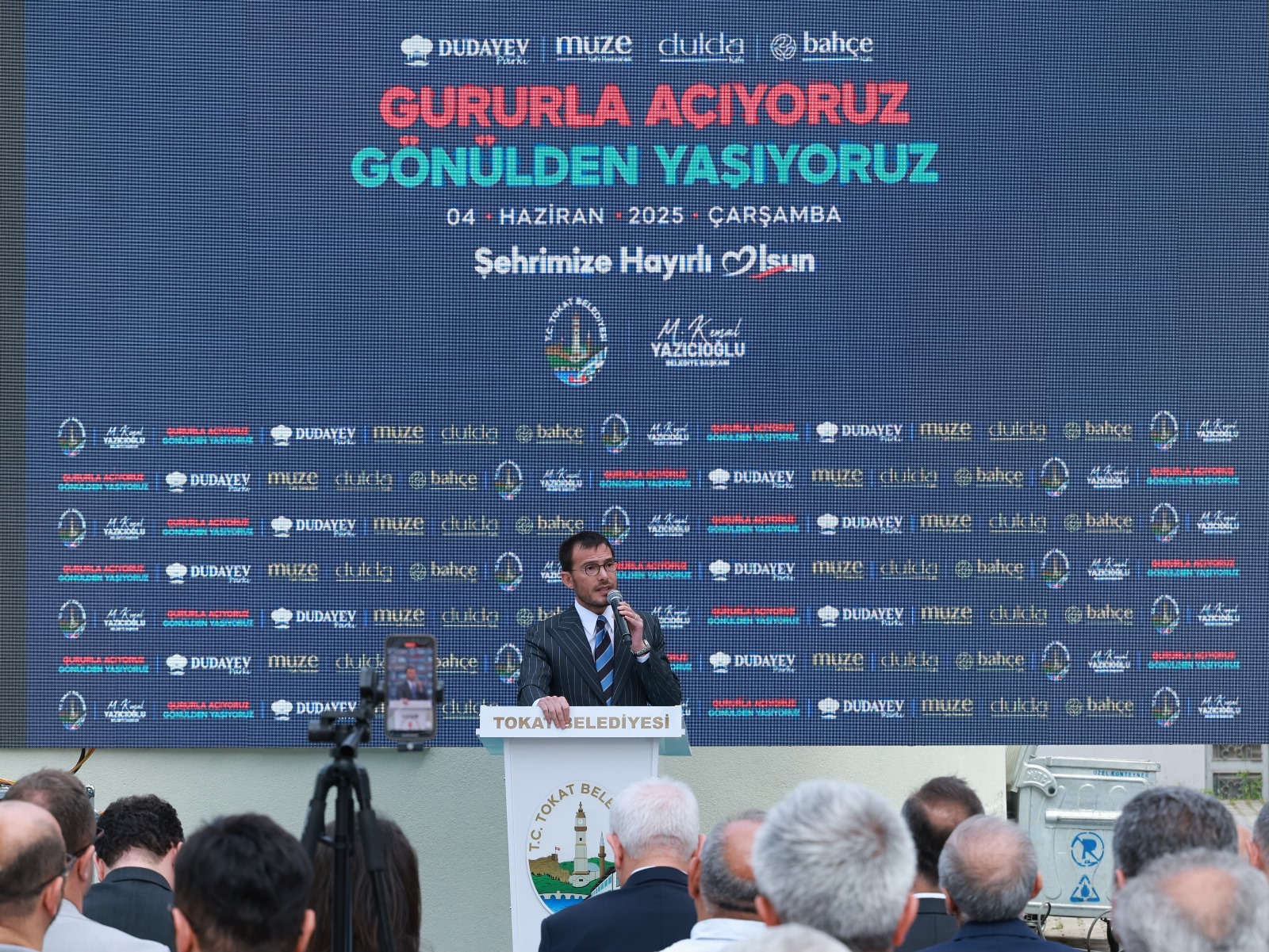 1 GÜNDE 4 AÇILIŞ: DUDAYEV PARKI VE KAFELER HİZMETE AÇILDI - Görsel 4