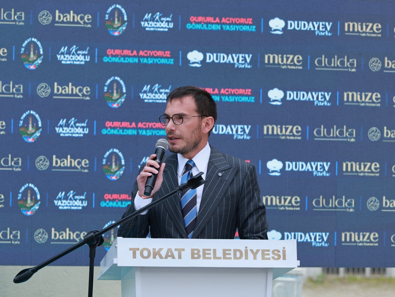 1 GÜNDE 4 AÇILIŞ: DUDAYEV PARKI VE KAFELER HİZMETE AÇILDI - Görsel 6