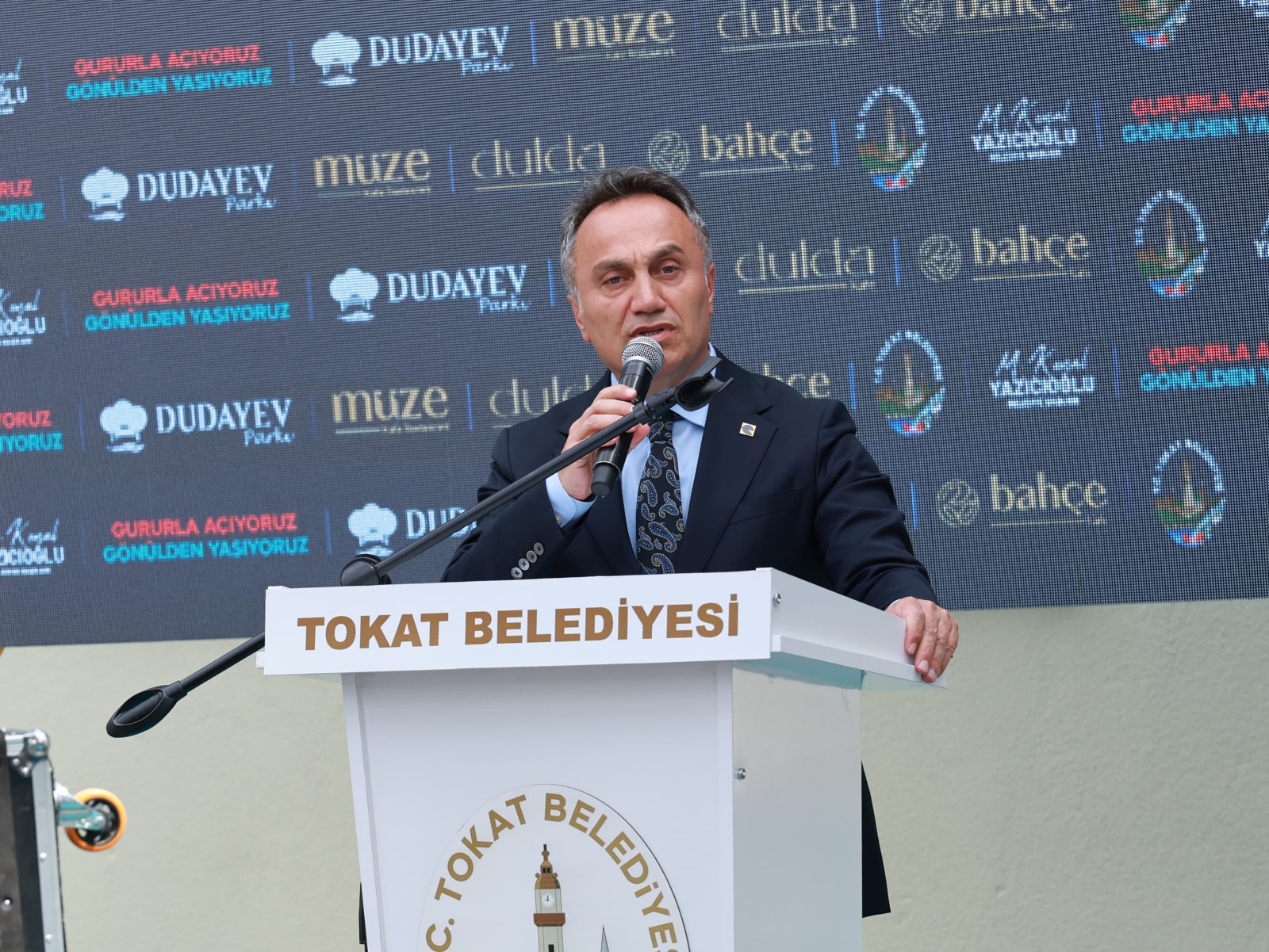 1 GÜNDE 4 AÇILIŞ: DUDAYEV PARKI VE KAFELER HİZMETE AÇILDI - Görsel 9