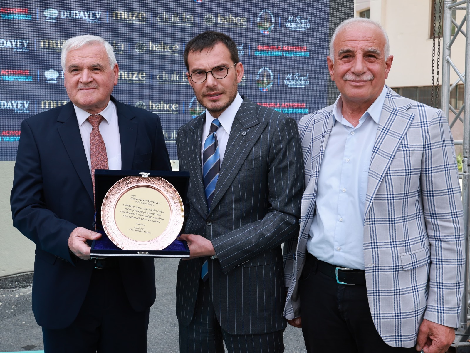 1 GÜNDE 4 AÇILIŞ: DUDAYEV PARKI VE KAFELER HİZMETE AÇILDI - Görsel 12