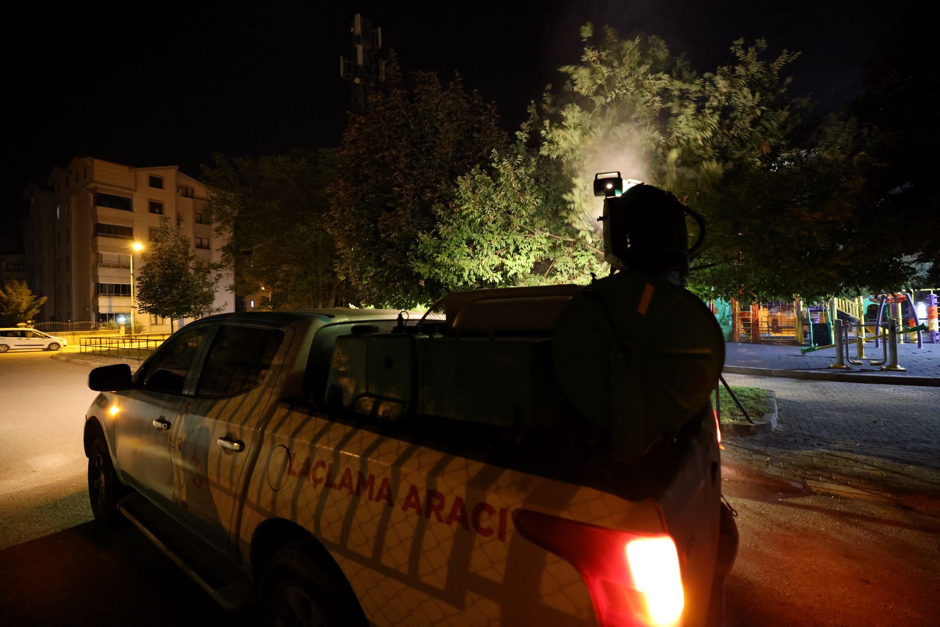 Veteriner İşleri Müdürlüğü’nden Gece Boyu İlaçlama Seferberliği - Görsel 1
