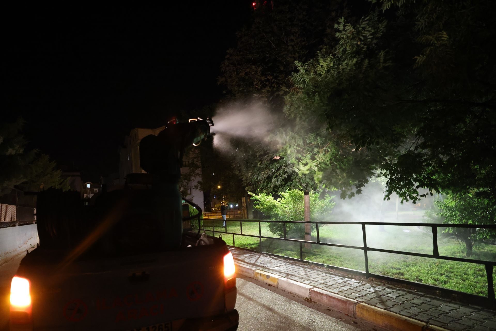 Veteriner İşleri Müdürlüğü’nden Gece Boyu İlaçlama Seferberliği - Görsel 2
