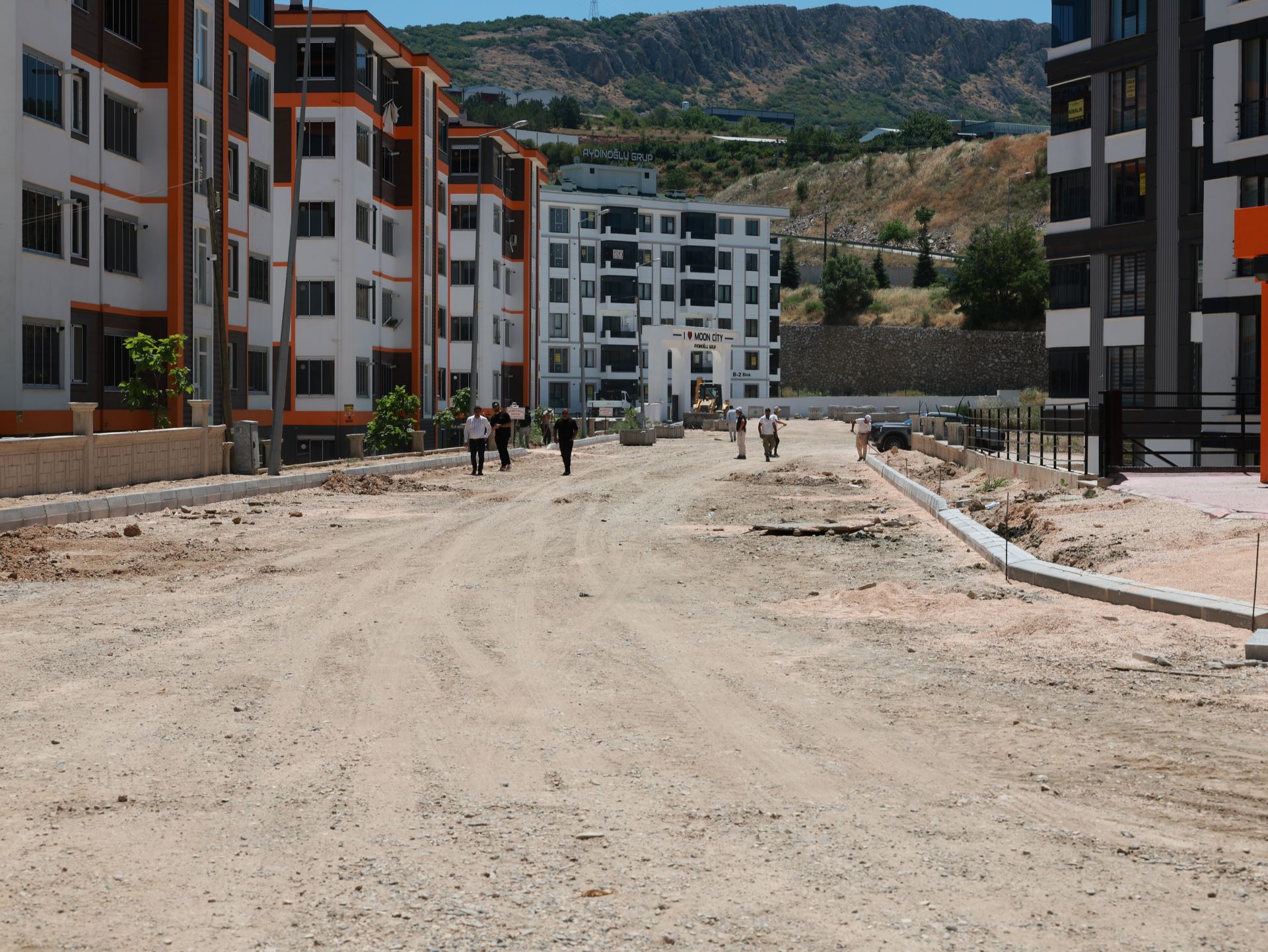 YENİYURT MAHALLESİNDE ASFALT ÇALIŞMALARI DEVAM EDİYOR - Görsel 1