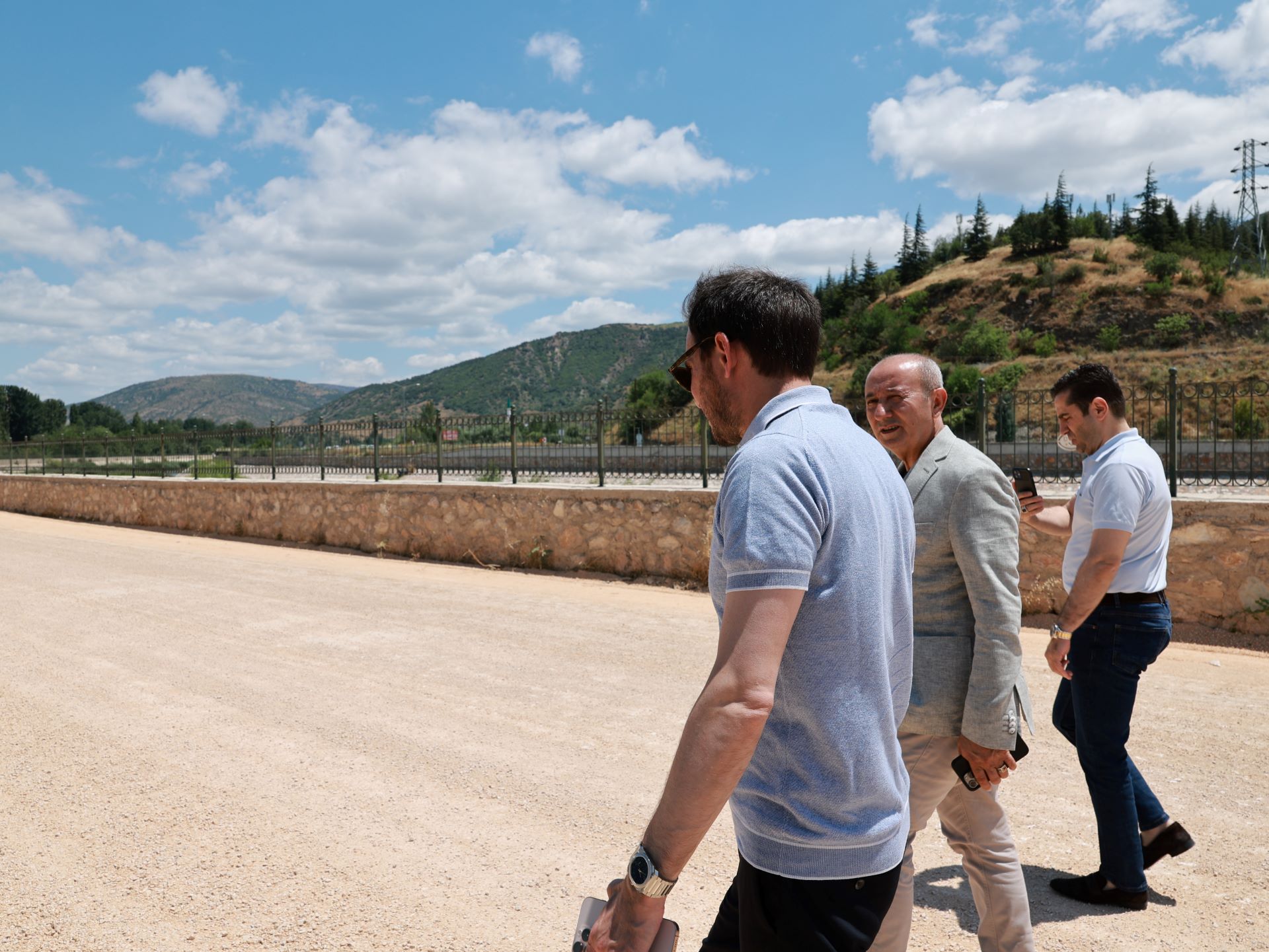YENİ BAĞLANTI YOLU ÇALIŞMALARI HIZLA İLERLİYOR - Görsel 1