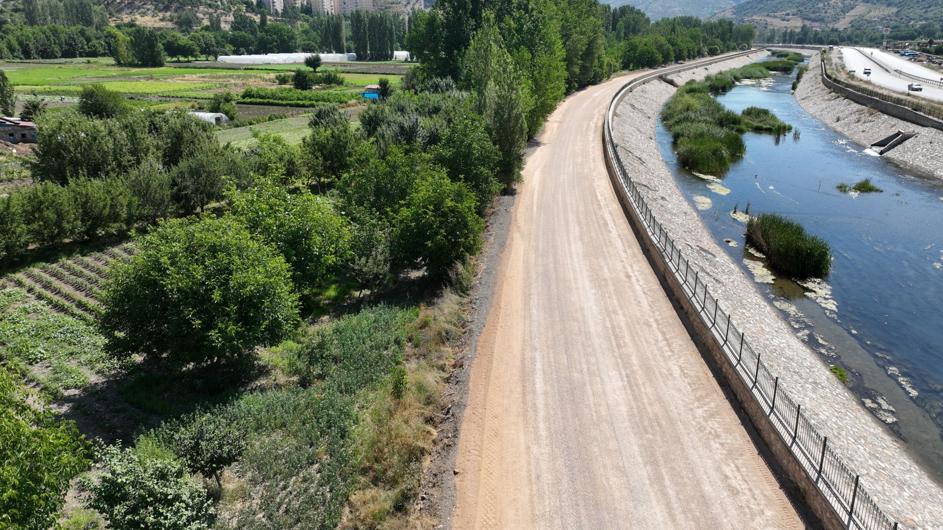 YENİ BAĞLANTI YOLU ÇALIŞMALARI HIZLA İLERLİYOR - Görsel 4
