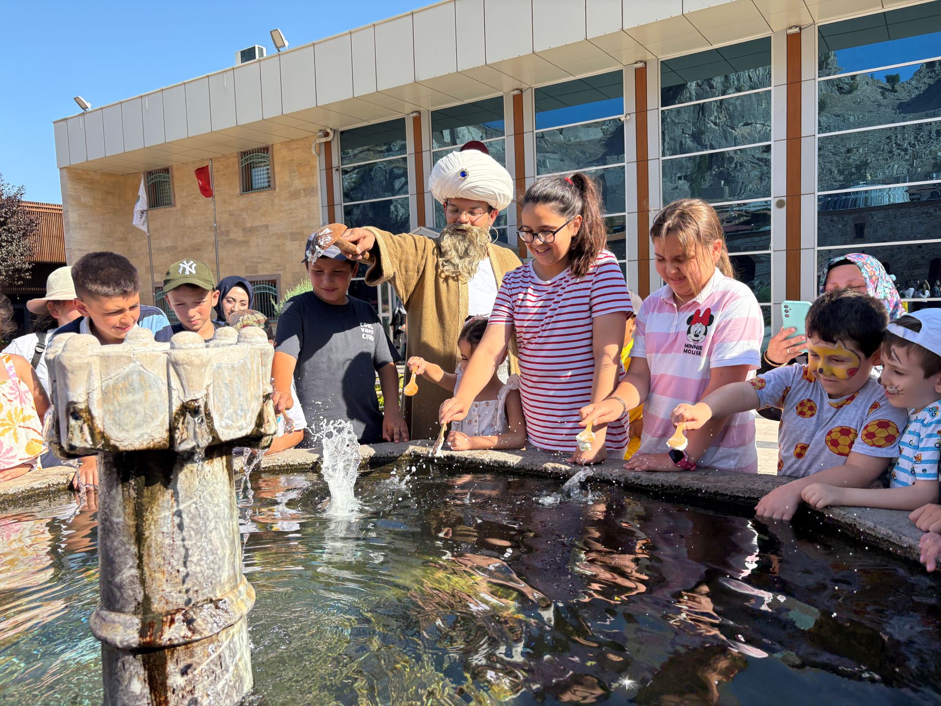 NASREDDİN HOCA ŞENLİKLERİNDE ÇOCUKLAR HEM ÖĞRENDİ HEM EĞLENDİ