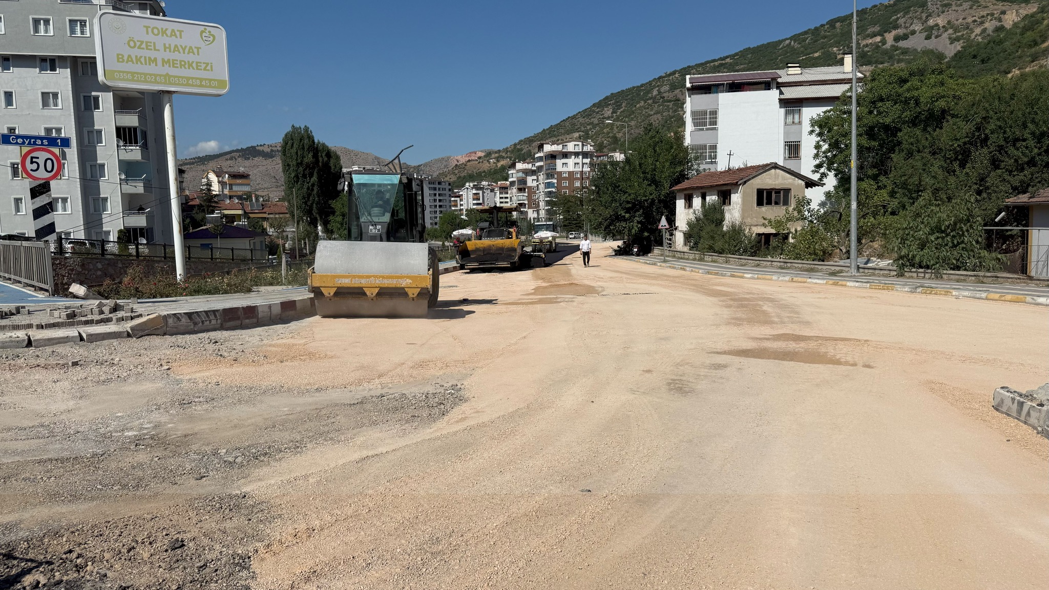 KEMER MAHALLESİ’NDE ASFALT VE KALDIRIM ÇALIŞMALARI TAMAMLANDI - Görsel 2