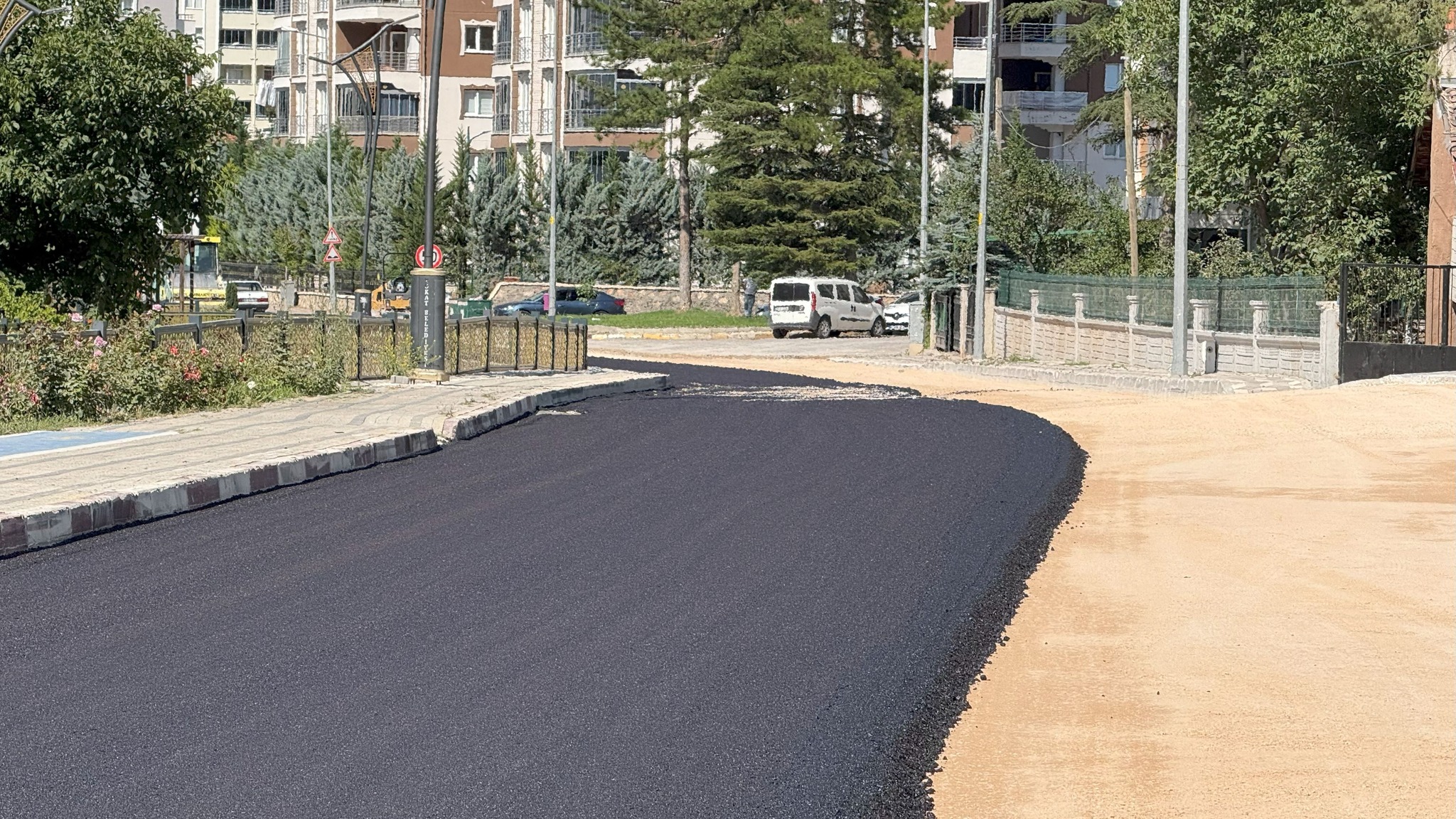 KEMER MAHALLESİ’NDE ASFALT VE KALDIRIM ÇALIŞMALARI TAMAMLANDI - Görsel 7