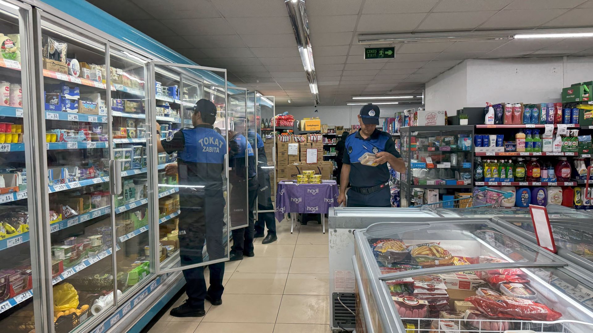 MARKETLERDE SIKI DENETİM: TARİHİ GEÇMİŞ ÜRÜNLERE GEÇİT YOK - Görsel 1