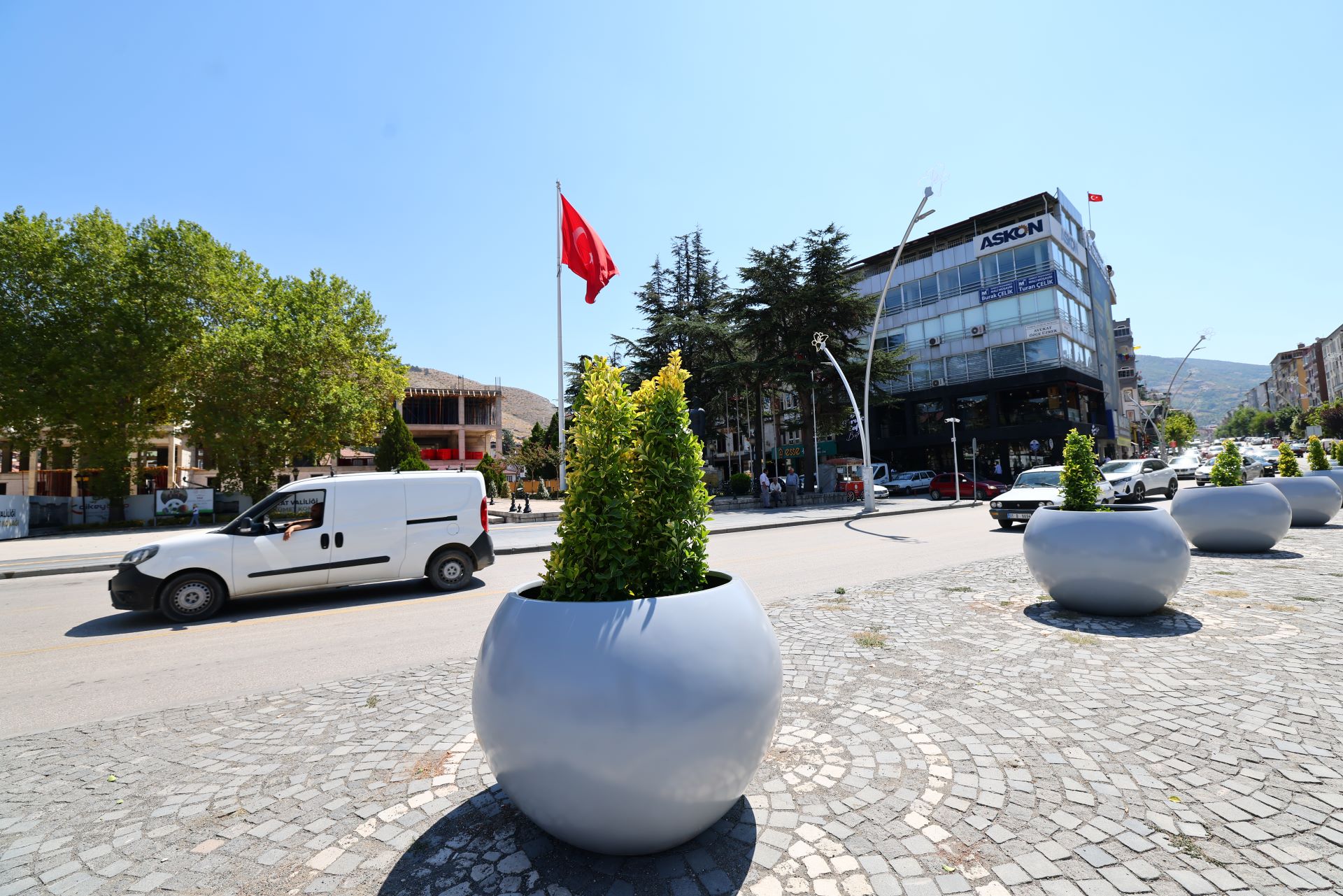 CUMHURİYET MEYDANI’NA MODERN DOKUNUŞ - Görsel 3