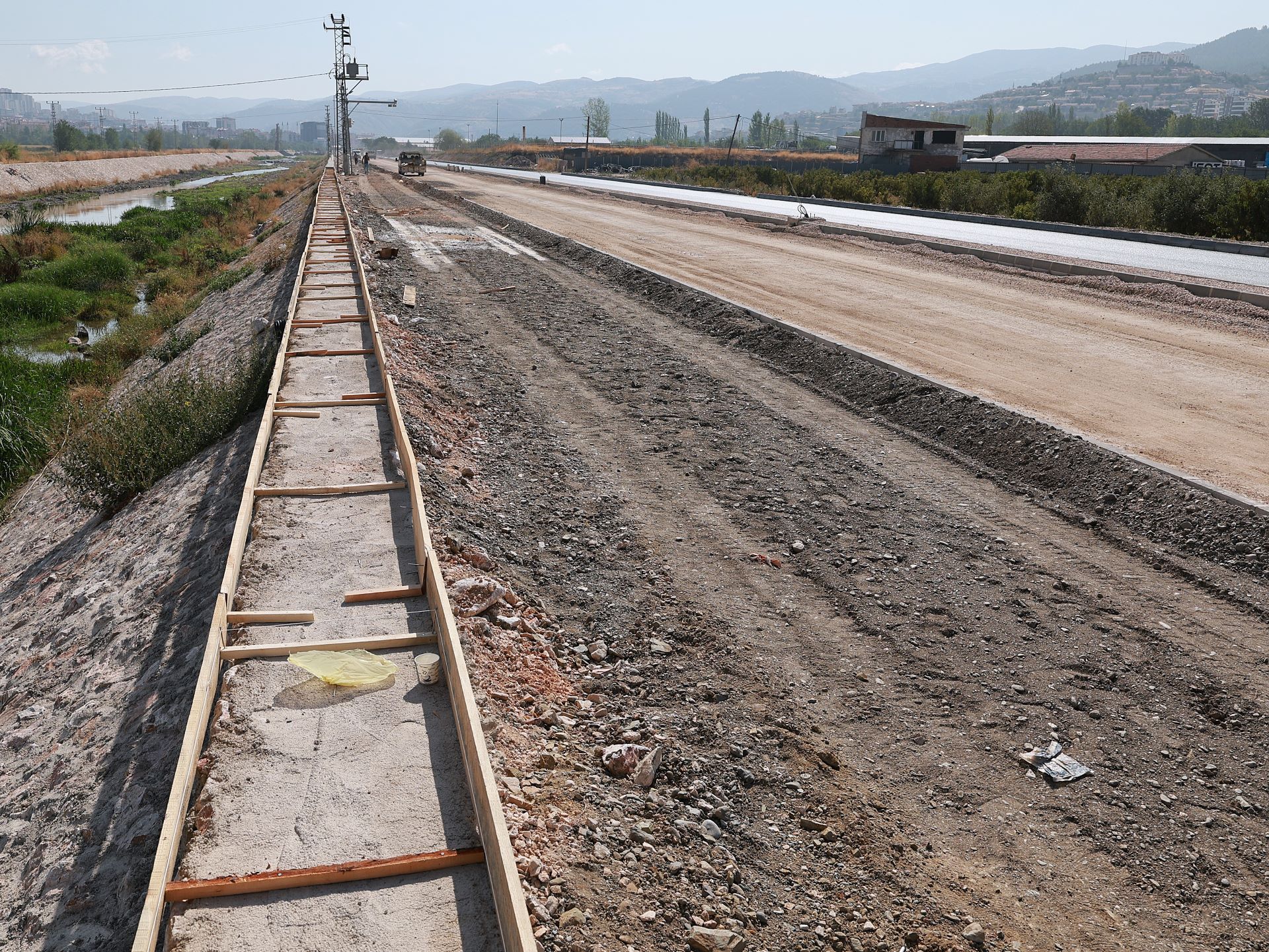 TOKAT BELEDİYESİ’NDE ÇİFT TABAKALI ASFALT DÖNEMİ BAŞLADI - Görsel 13