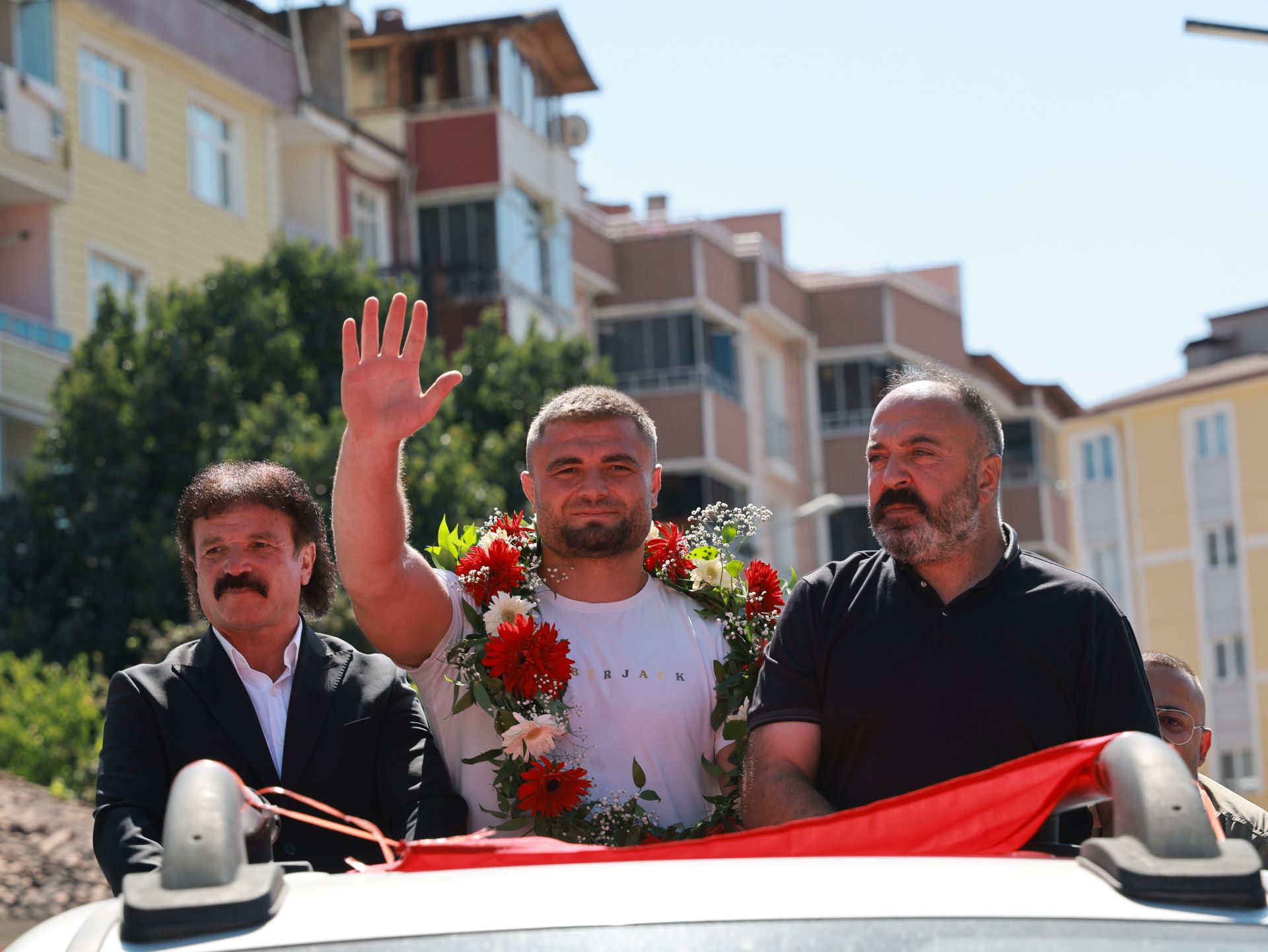 BAŞKAN YAZICIOĞLU BAŞPEHLİVAN SERHAT ELVAN’I TEBRİK ETTİ - Görsel 1