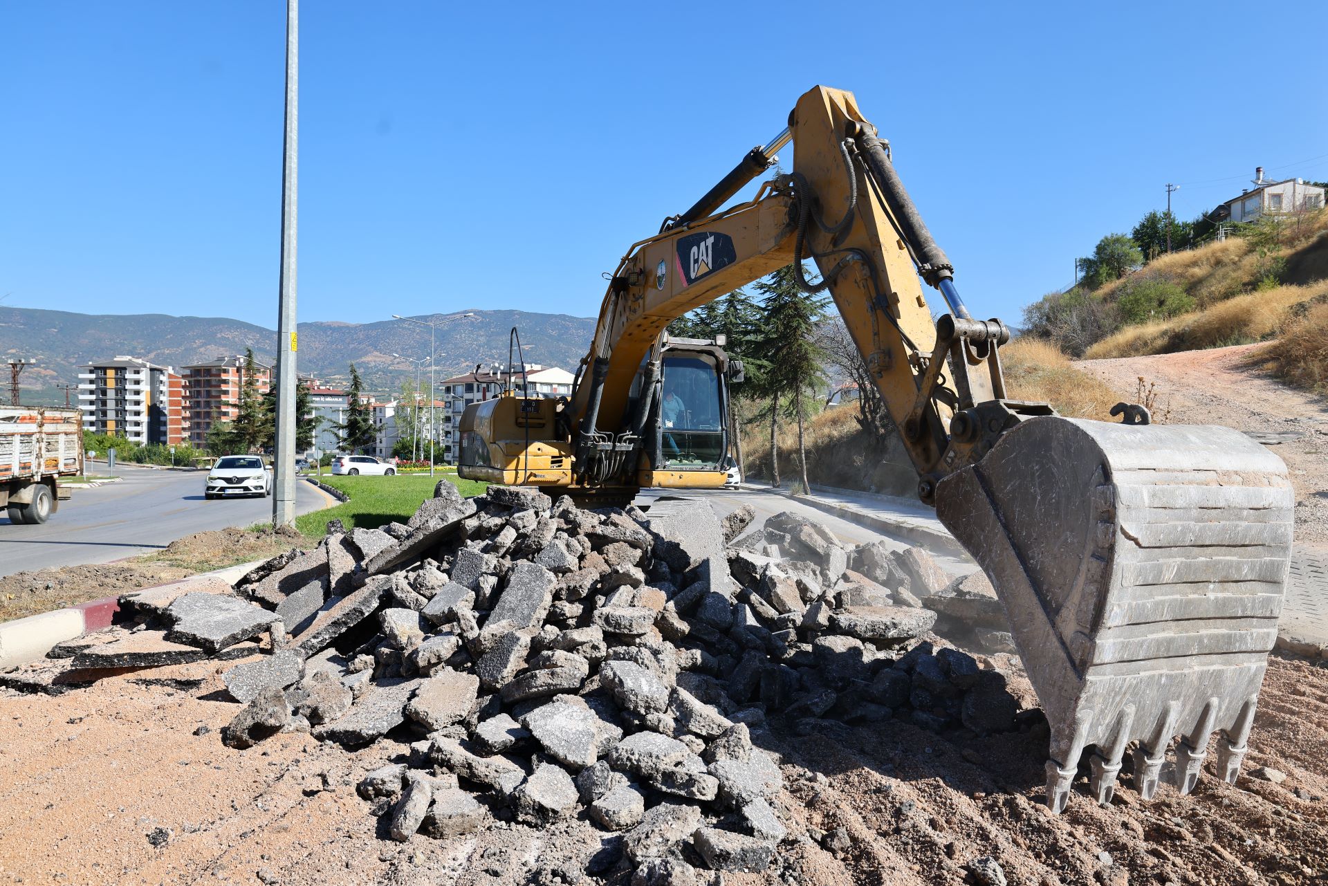 DENİZLİ CADDESİ BAŞTAN SONA YENİLENDİ - Görsel 12