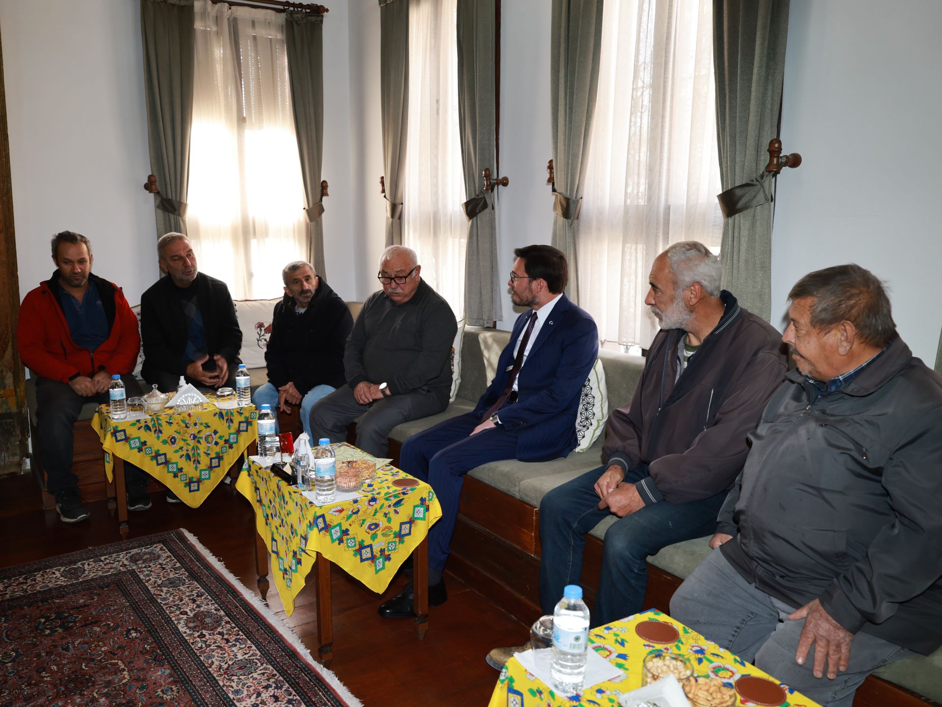 YENİ DÜKKANLARINA KAVUŞAN AYAKKABI BOYACILARI'NDAN BAŞKAN YAZICIOĞLU’NA TEŞEKKÜR ZİYARETİ - Görsel 4