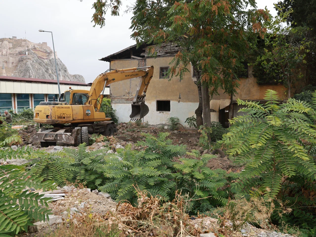 SULUSOKAK’TA TURİZMİ CANLANDIRACAK ADIM: METRUK BİNALAR YIKILIYOR - Görsel 2
