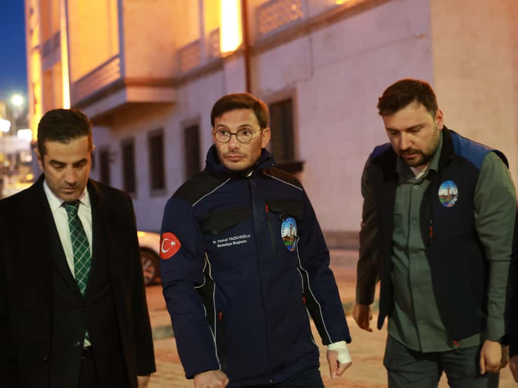 BAŞKAN YAZICIOĞLU, ÇALIŞMA ALANLARINI GECE GÜNDÜZ DEMEDEN YERİNDE İNCELİYOR - Görsel 1