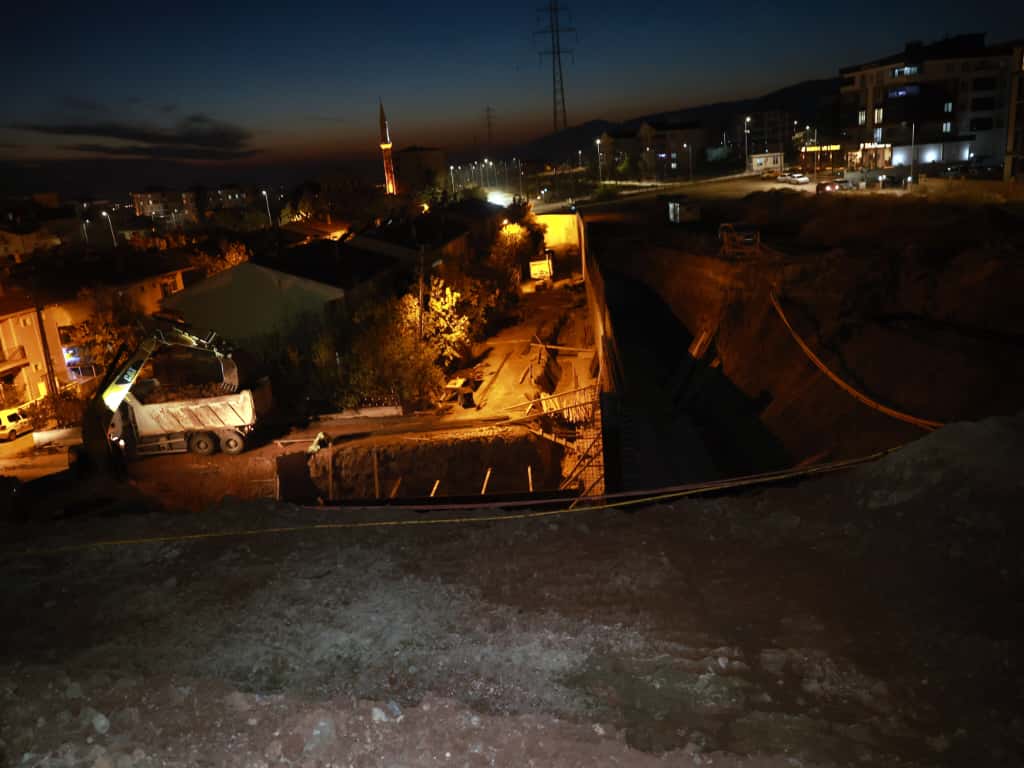 BAŞKAN YAZICIOĞLU, ÇALIŞMA ALANLARINI GECE GÜNDÜZ DEMEDEN YERİNDE İNCELİYOR - Görsel 7