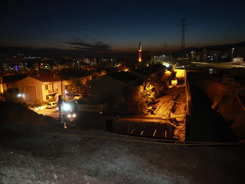 BAŞKAN YAZICIOĞLU, ÇALIŞMA ALANLARINI GECE GÜNDÜZ DEMEDEN YERİNDE İNCELİYOR - Görsel 8