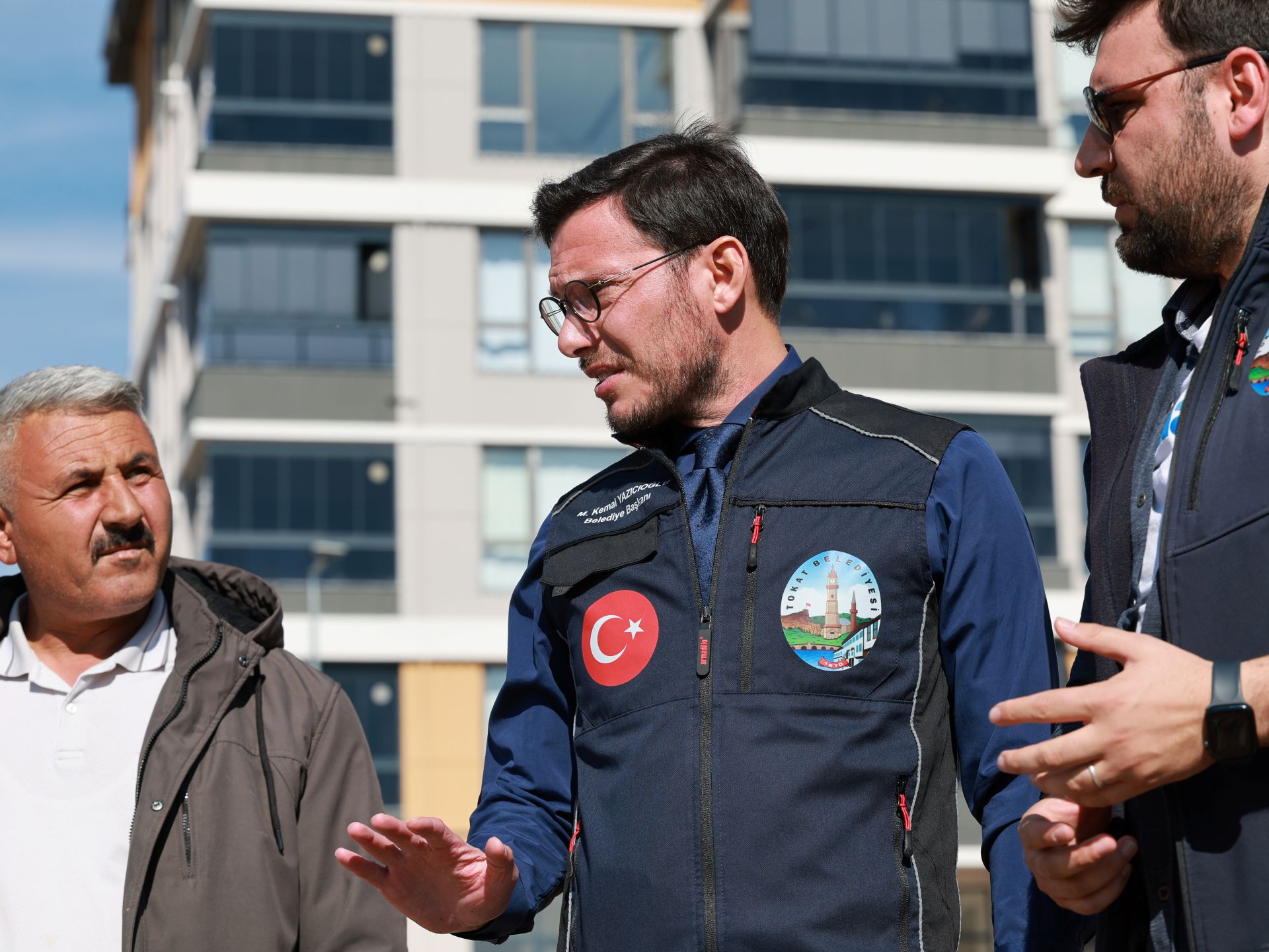 BAŞKAN YAZICIOĞLU SAHADA, TOKAT’IN DÖRT BİR KÖŞESİNDE HİZMET ATAĞI