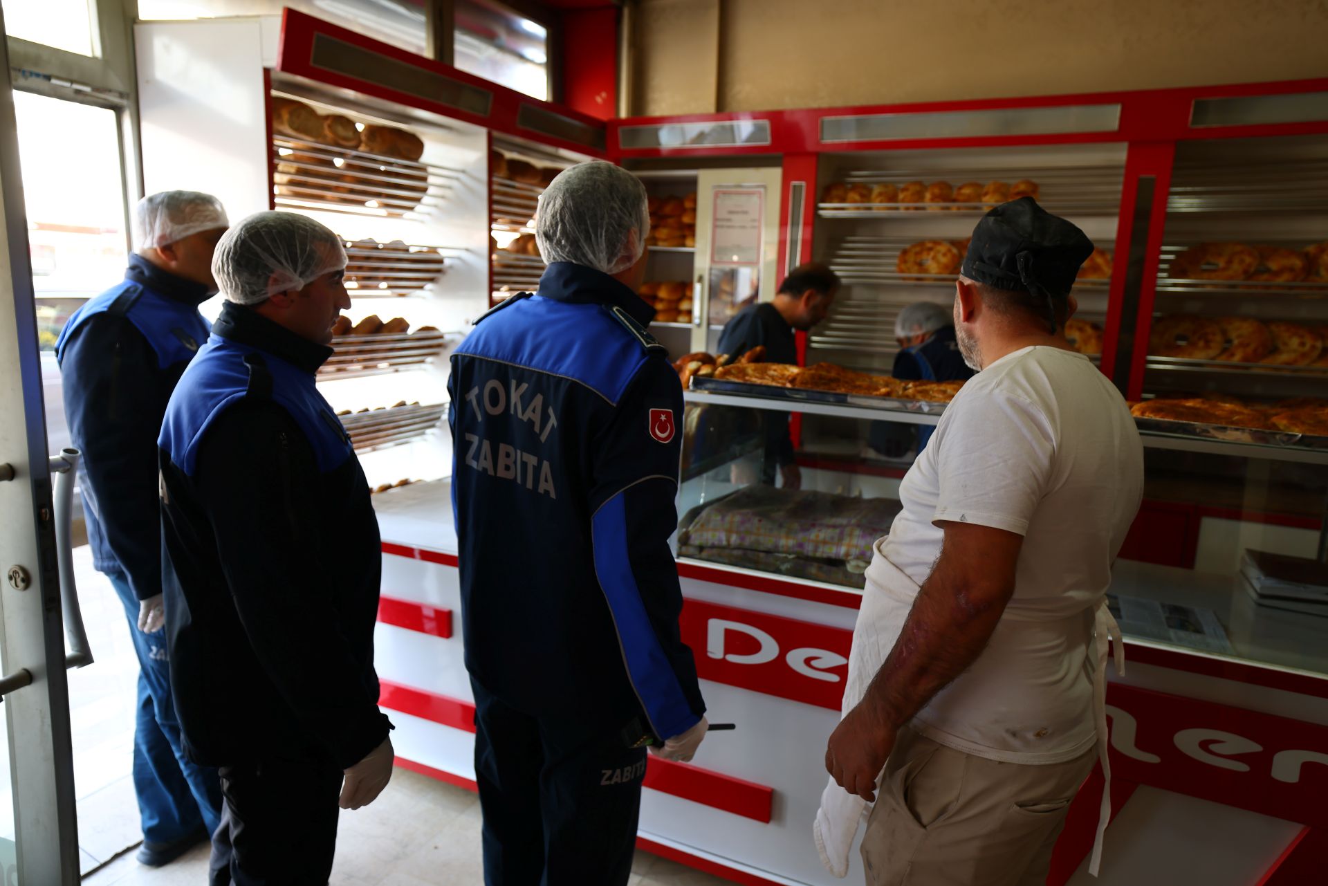 TOKAT BELEDİYESİ ZABITA EKİPLERİNDEN FIRIN VE UNLU MAMUL İŞLETMELERİNE SIKI DENETİM - Görsel 2