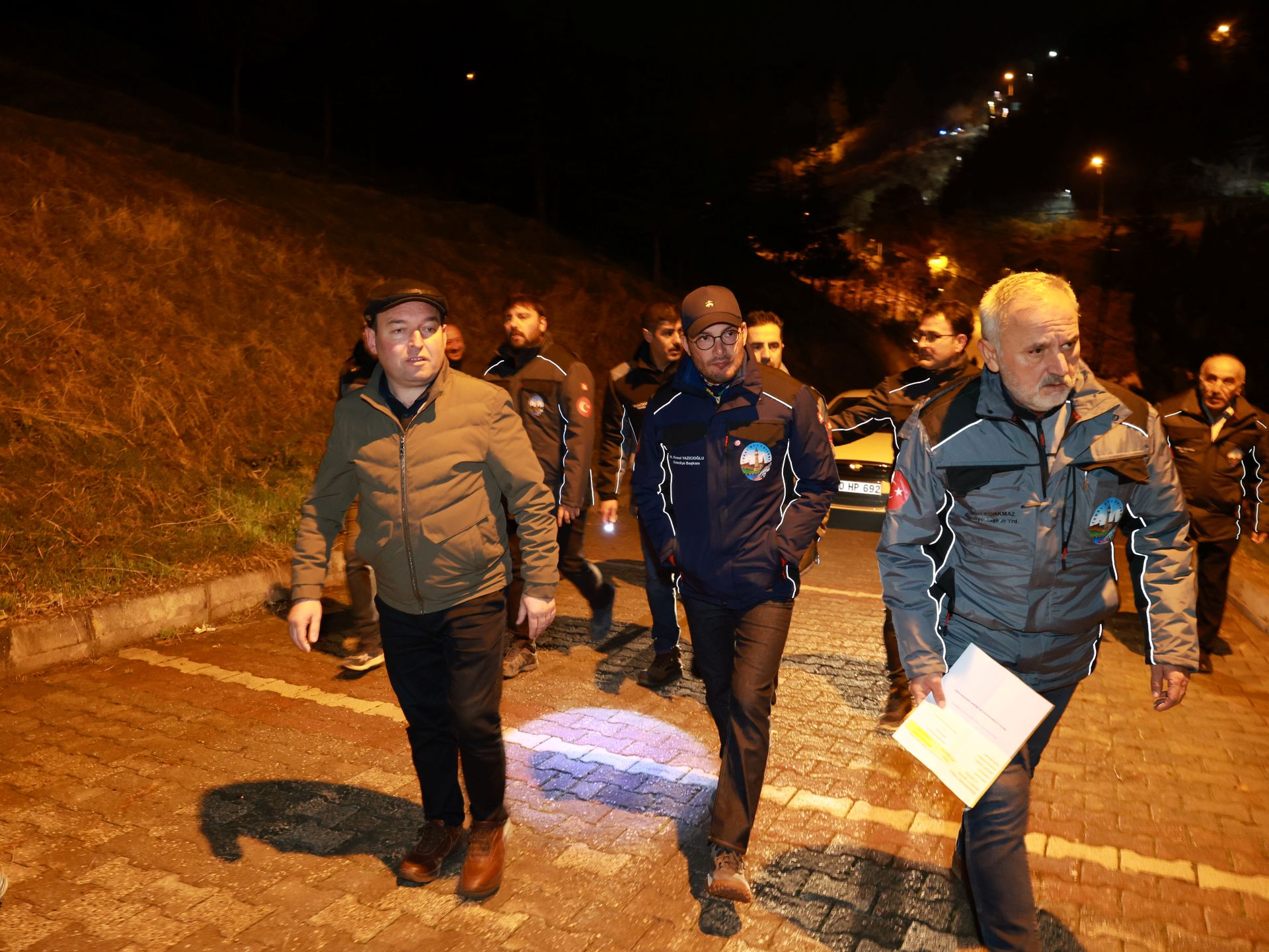 BAŞKAN YAZICIOĞLU’NDAN GECE YARISI MAHALLE İNCELEMESİ - Görsel 1