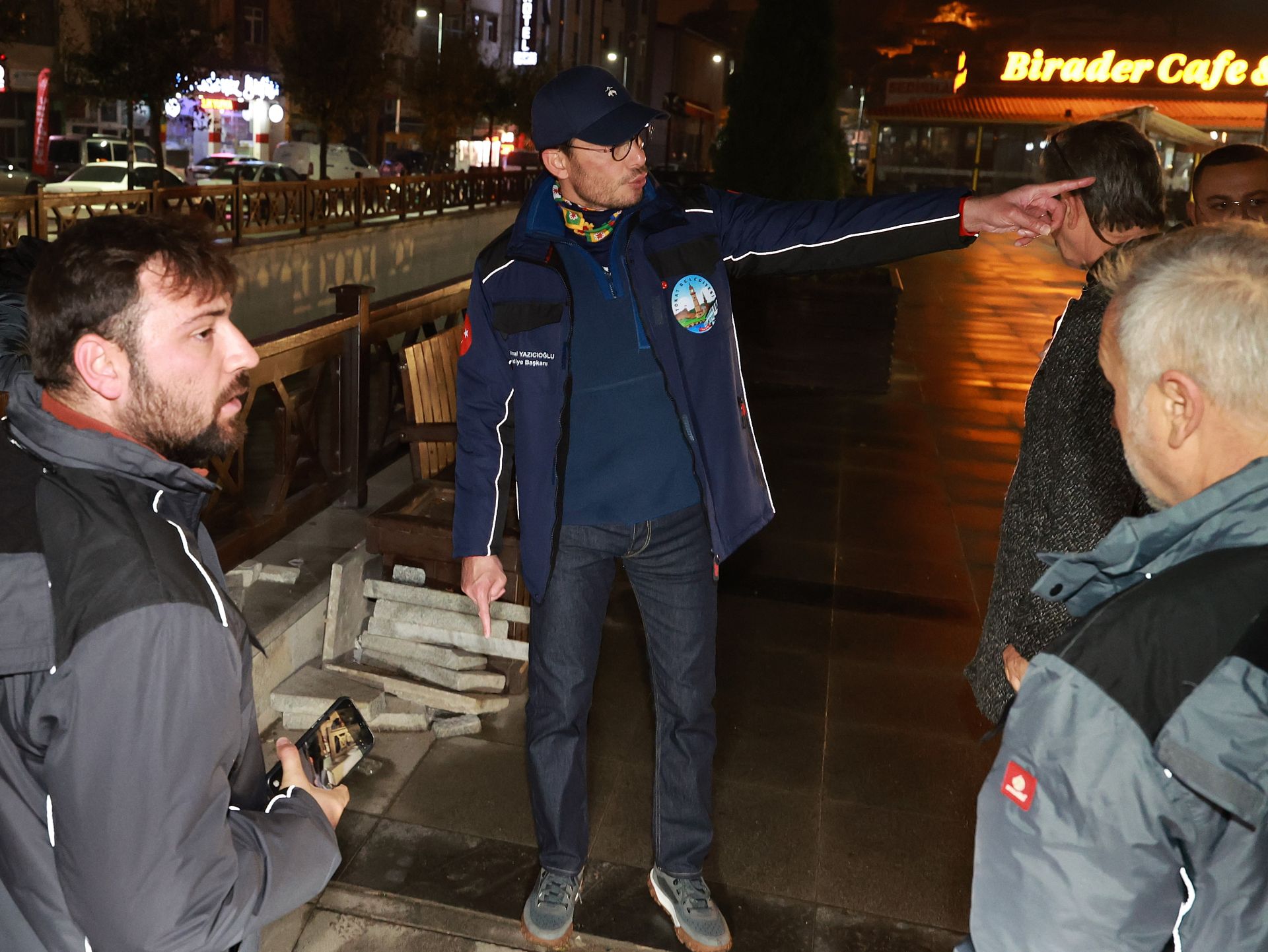 BAŞKAN YAZICIOĞLU’NDAN GECE YARISI MAHALLE İNCELEMESİ - Görsel 11