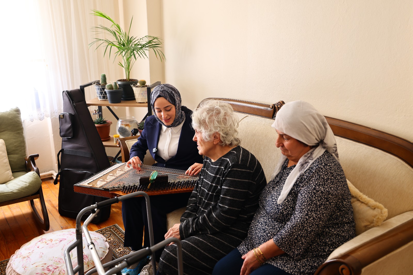 TOKAT BELEDİYESİ’NDEN YAŞLILARA HEM TEMİZLİK HEM DE CANLI MÜZİK HİZMETİ - Görsel 6