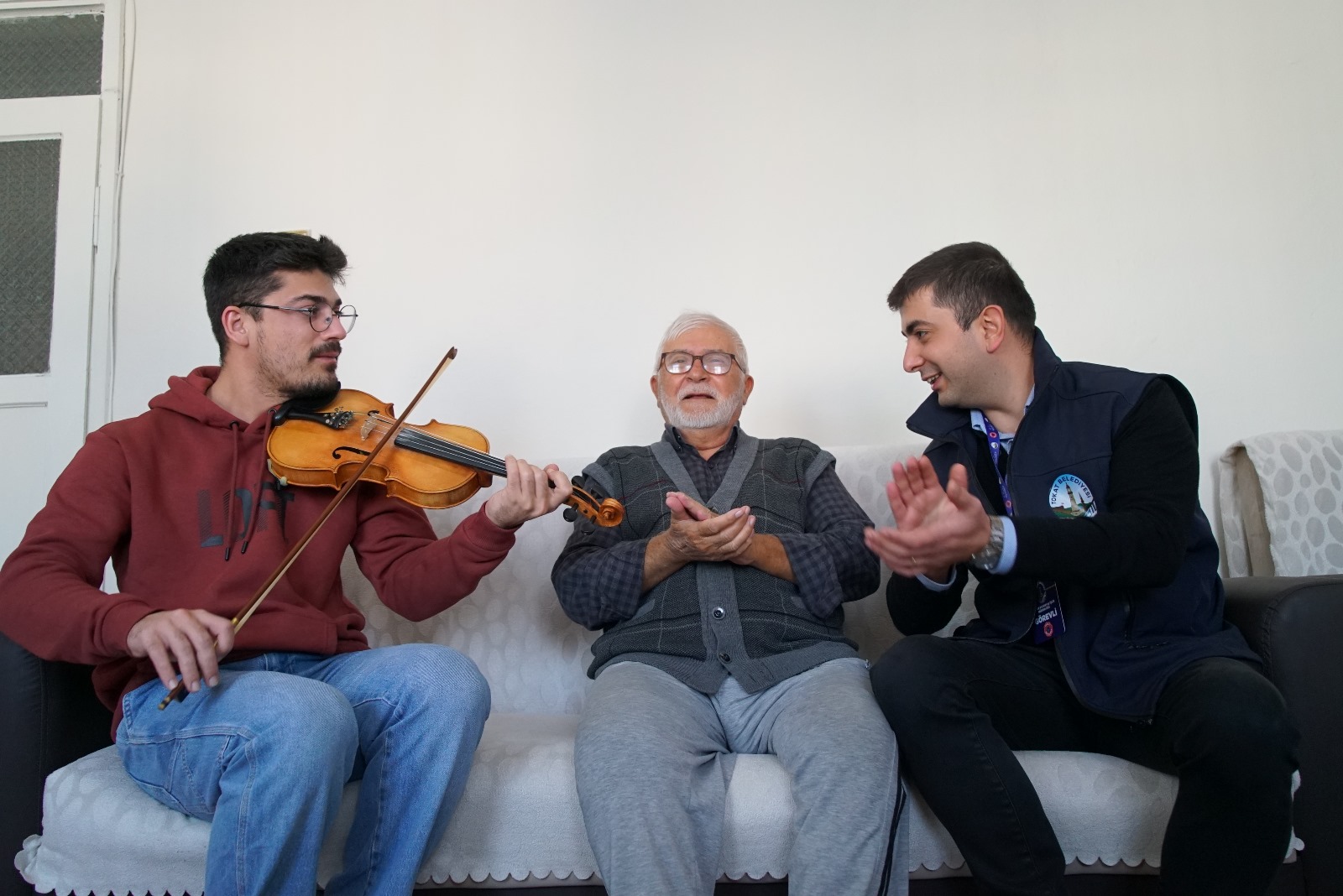 TOKAT BELEDİYESİ’NDEN YAŞLILARA HEM TEMİZLİK HEM DE CANLI MÜZİK HİZMETİ - Görsel 7