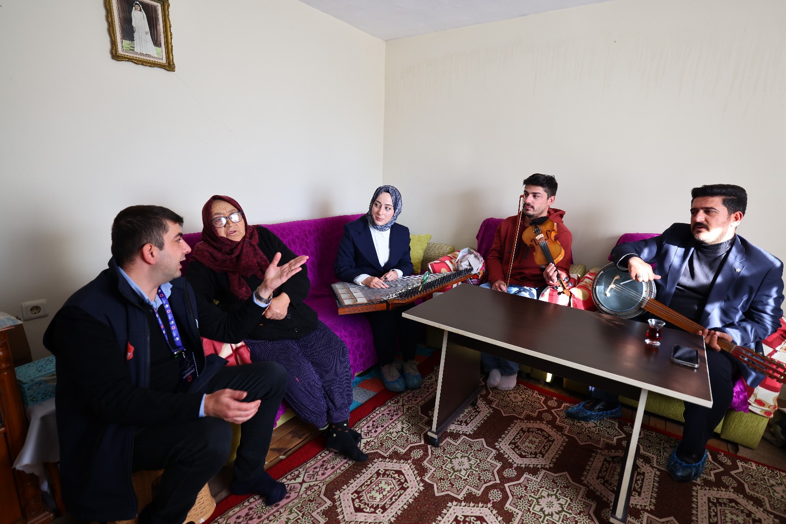 TOKAT BELEDİYESİ’NDEN YAŞLILARA HEM TEMİZLİK HEM DE CANLI MÜZİK HİZMETİ - Görsel 8
