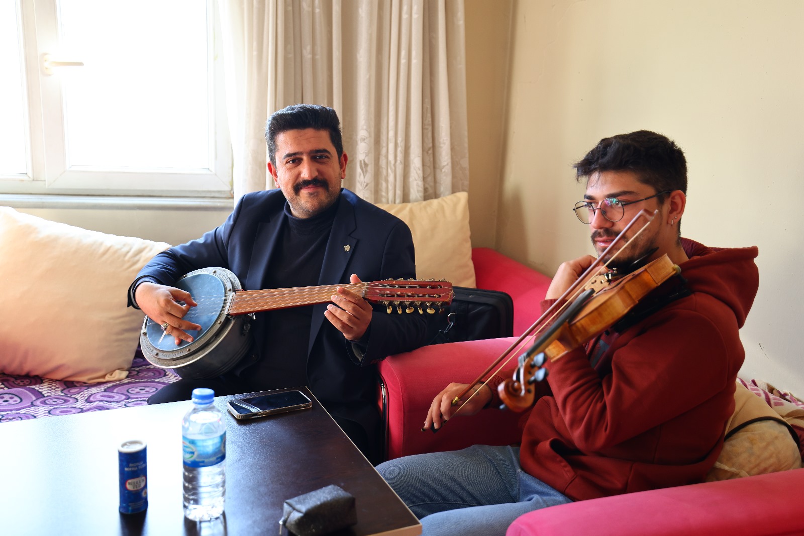 TOKAT BELEDİYESİ’NDEN YAŞLILARA HEM TEMİZLİK HEM DE CANLI MÜZİK HİZMETİ - Görsel 11