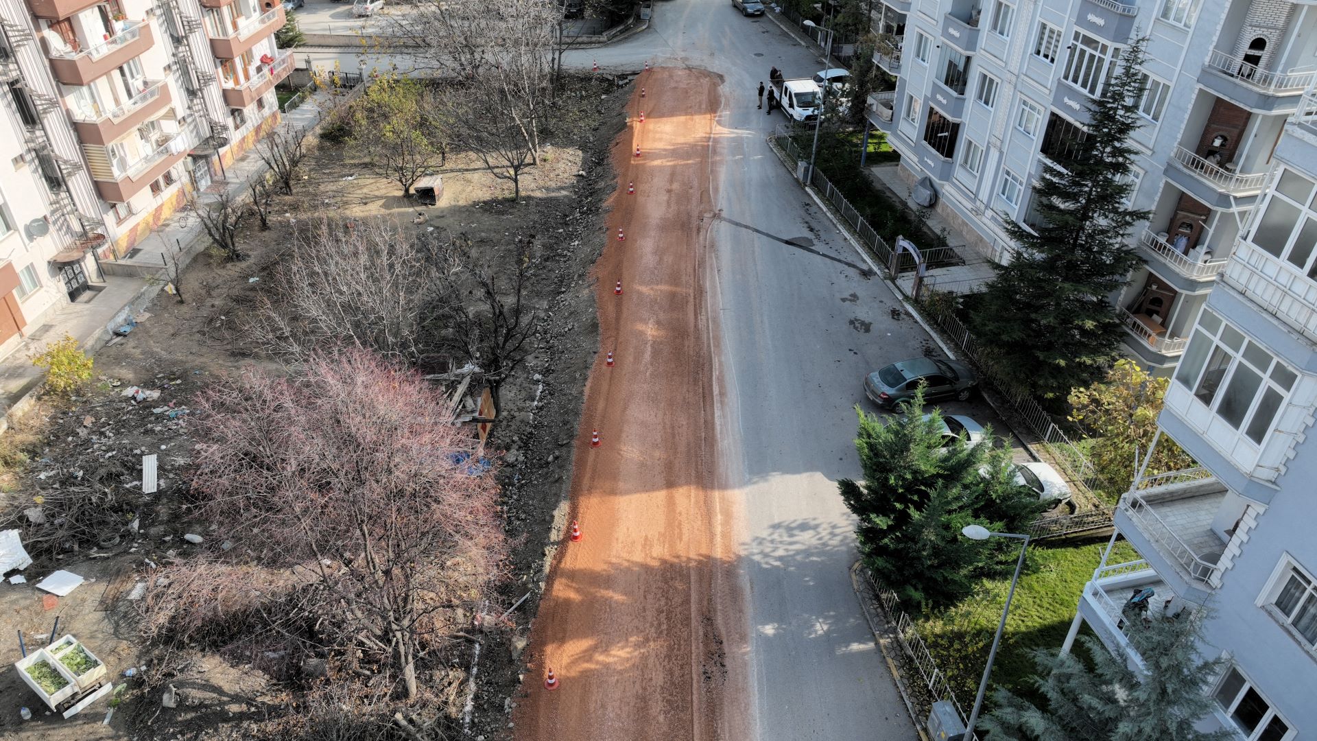PARK VE BAHÇELER ŞEHRİN HER NOKTASINDA KESİNTİSİZ ÇALIŞMA DEVAM EDİYOR - Görsel 1