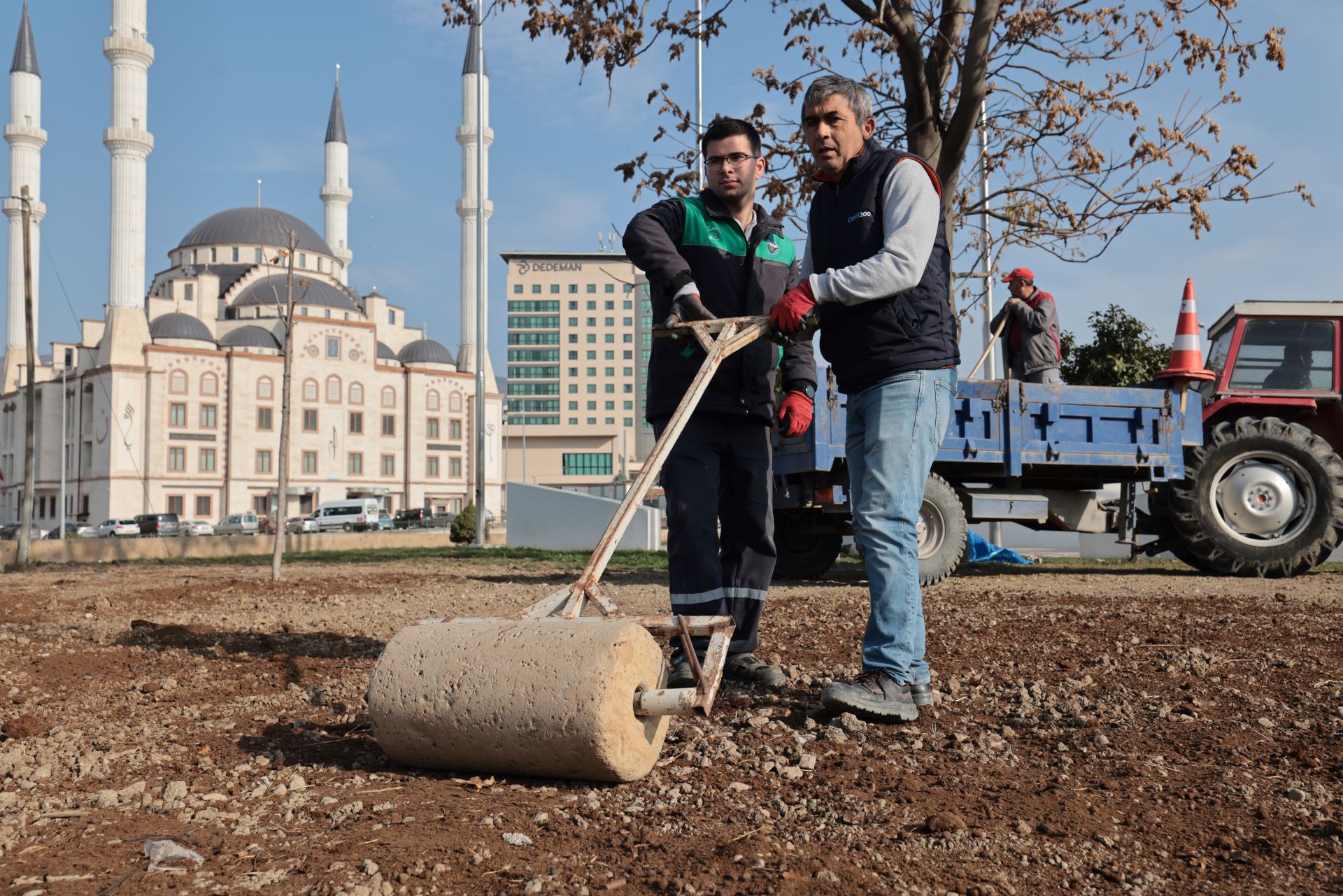 PARK VE BAHÇELER ŞEHRİN HER NOKTASINDA KESİNTİSİZ ÇALIŞMA DEVAM EDİYOR - Görsel 7