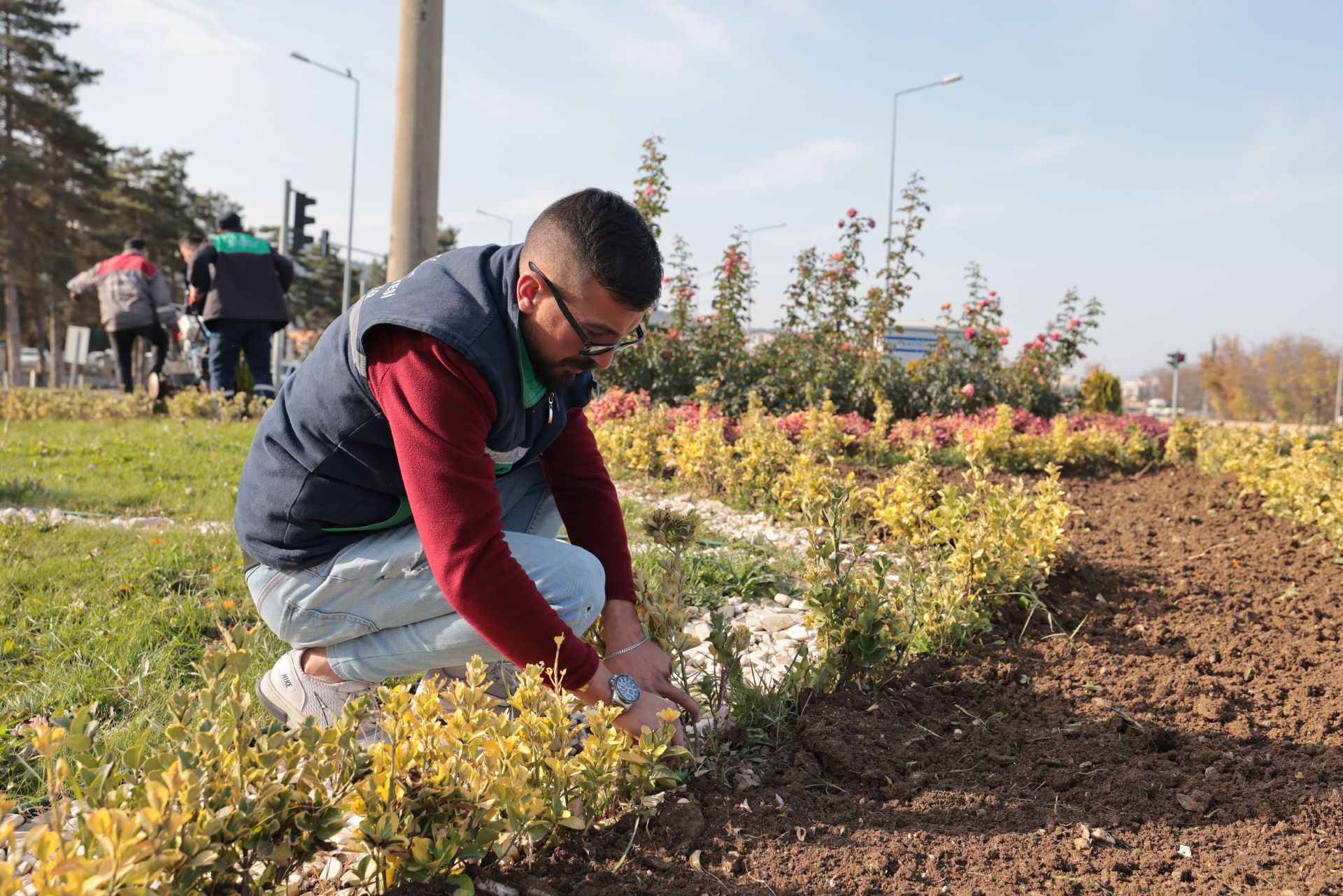 PARK VE BAHÇELER ŞEHRİN HER NOKTASINDA KESİNTİSİZ ÇALIŞMA DEVAM EDİYOR - Görsel 9