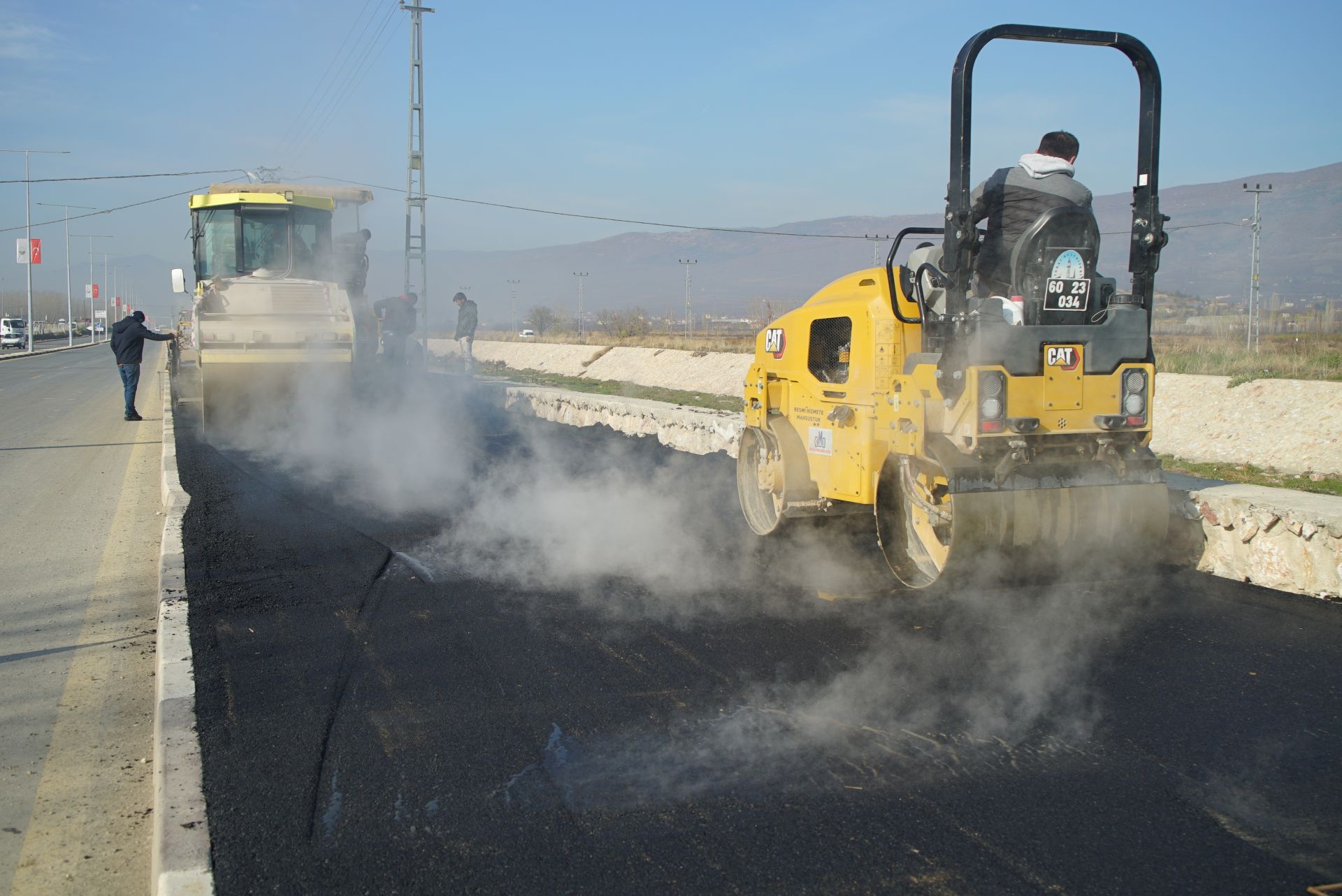 DESENLİ ASFALT YÜRÜYÜŞ VE BİSİKLET YOLU ÇALIŞMALARI BAŞLADI - Görsel 4