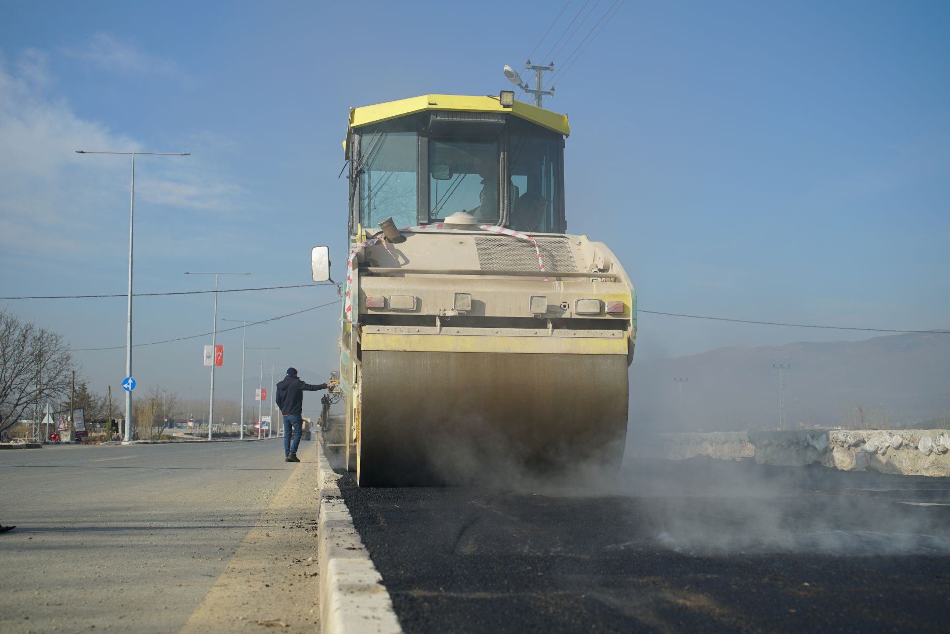 DESENLİ ASFALT YÜRÜYÜŞ VE BİSİKLET YOLU ÇALIŞMALARI BAŞLADI - Görsel 5