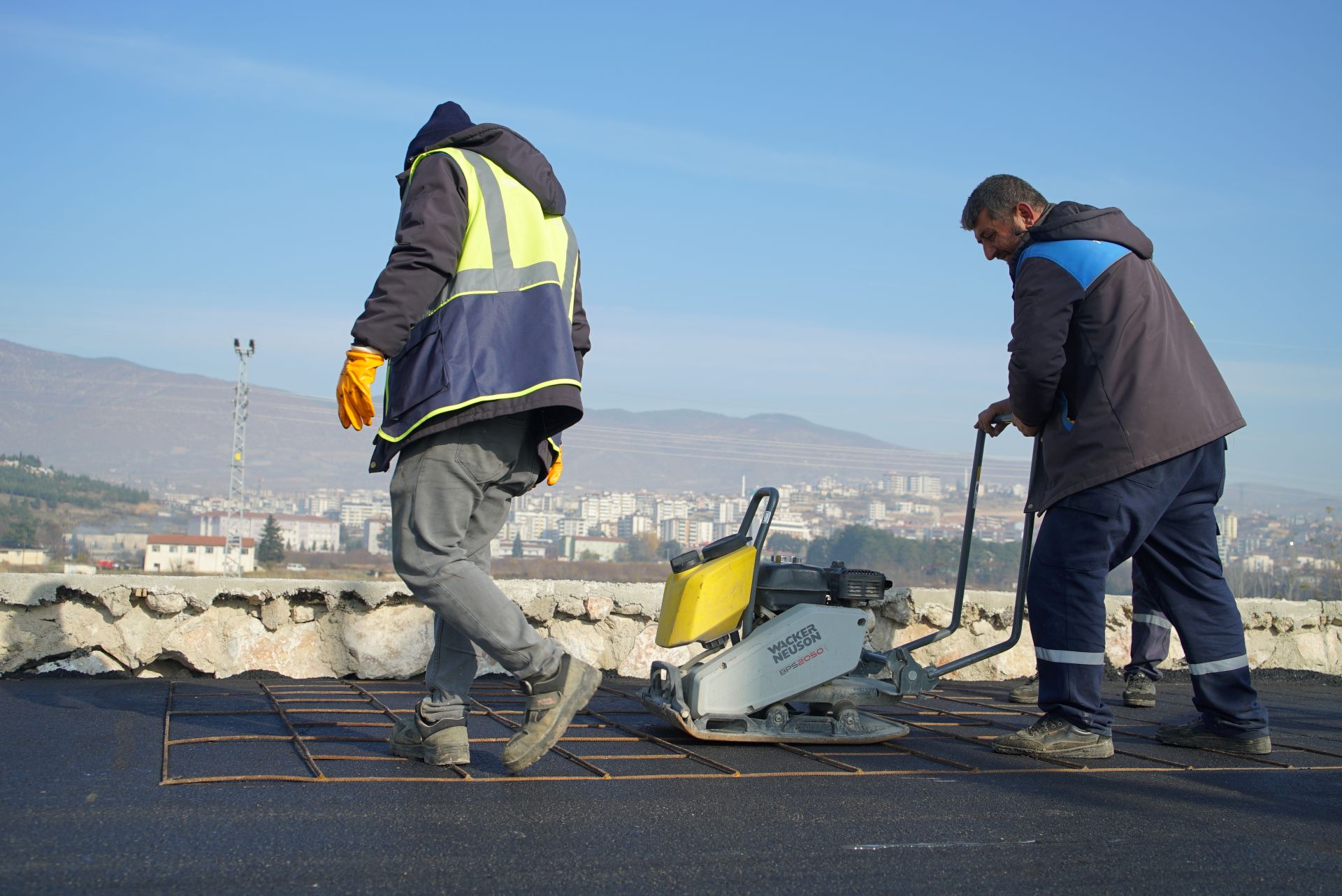 DESENLİ ASFALT YÜRÜYÜŞ VE BİSİKLET YOLU ÇALIŞMALARI BAŞLADI - Görsel 10
