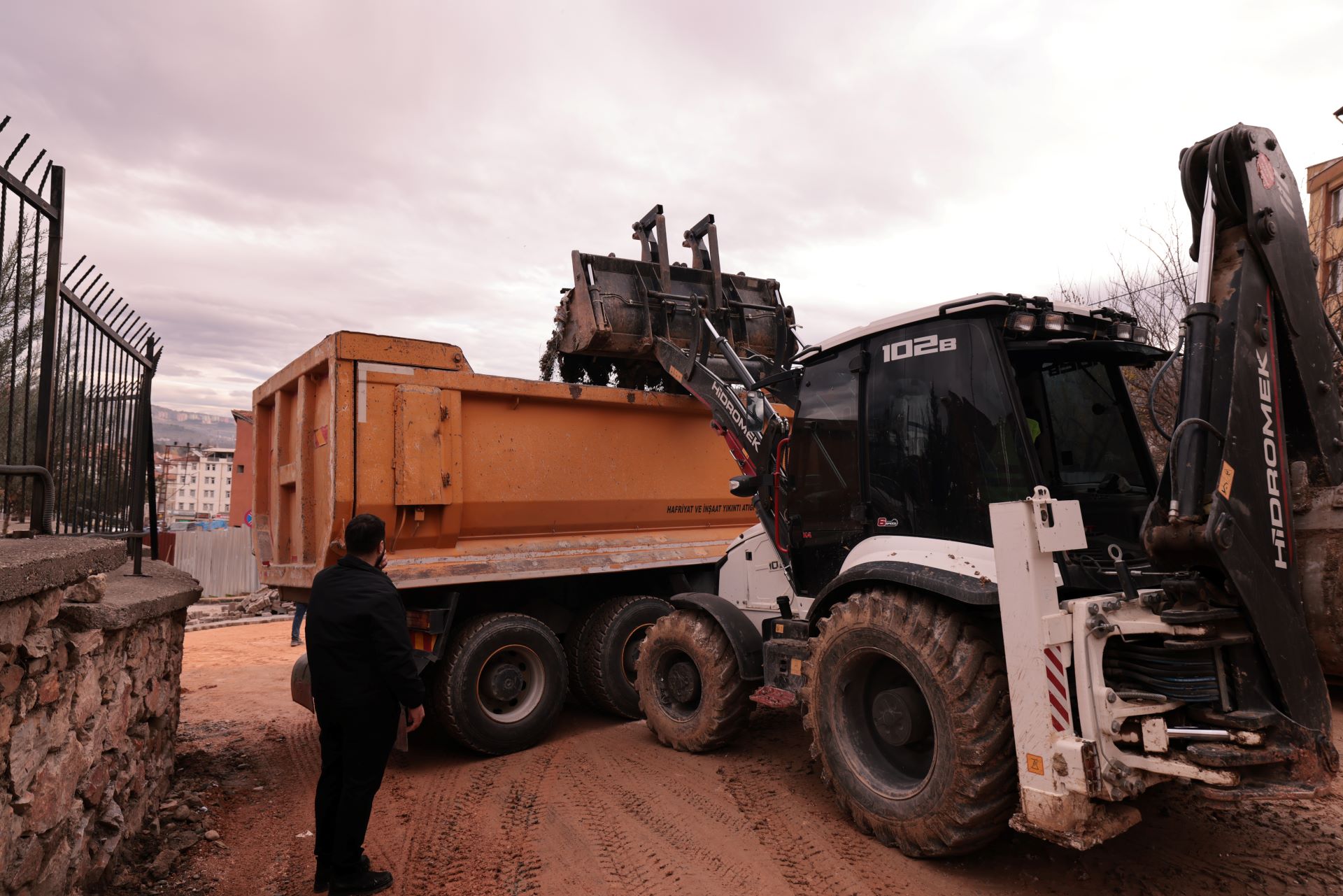 ÜNİVERSİTE HASTANESİ ÇEVRESİNDE TRAFİĞİ RAHATLATACAK ÖNEMLİ BİR ADIM DAHA - Görsel 5