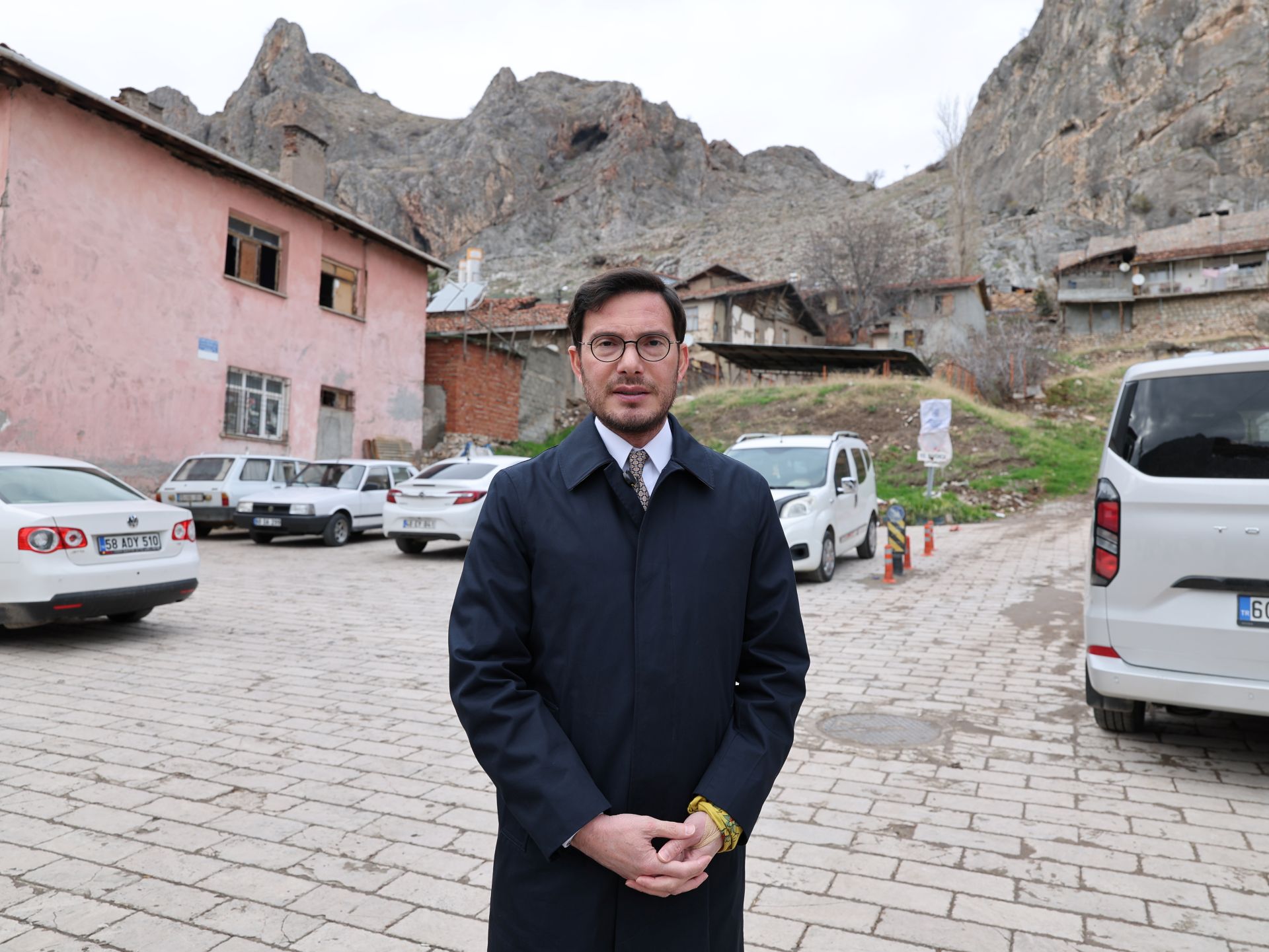 TOKAT KALE ETEKLERİNDE KENTSEL DÖNÜŞÜM BAŞLIYOR: 264 KONUT, YENİ YAŞAM VE TURİZM ALANI - Görsel 1
