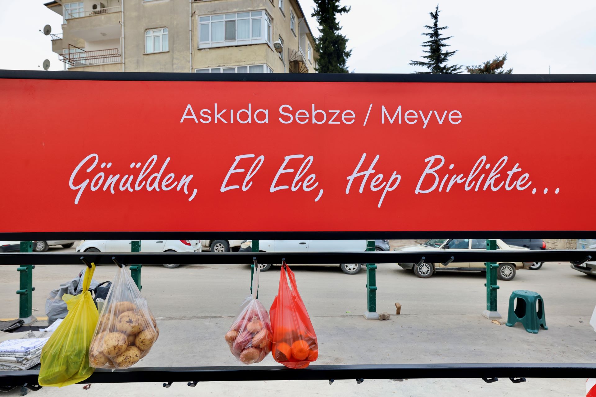 PAZAR YERLERİNDE “ASKIDA SEBZE VE MEYVE” UYGULAMASI - Görsel 1