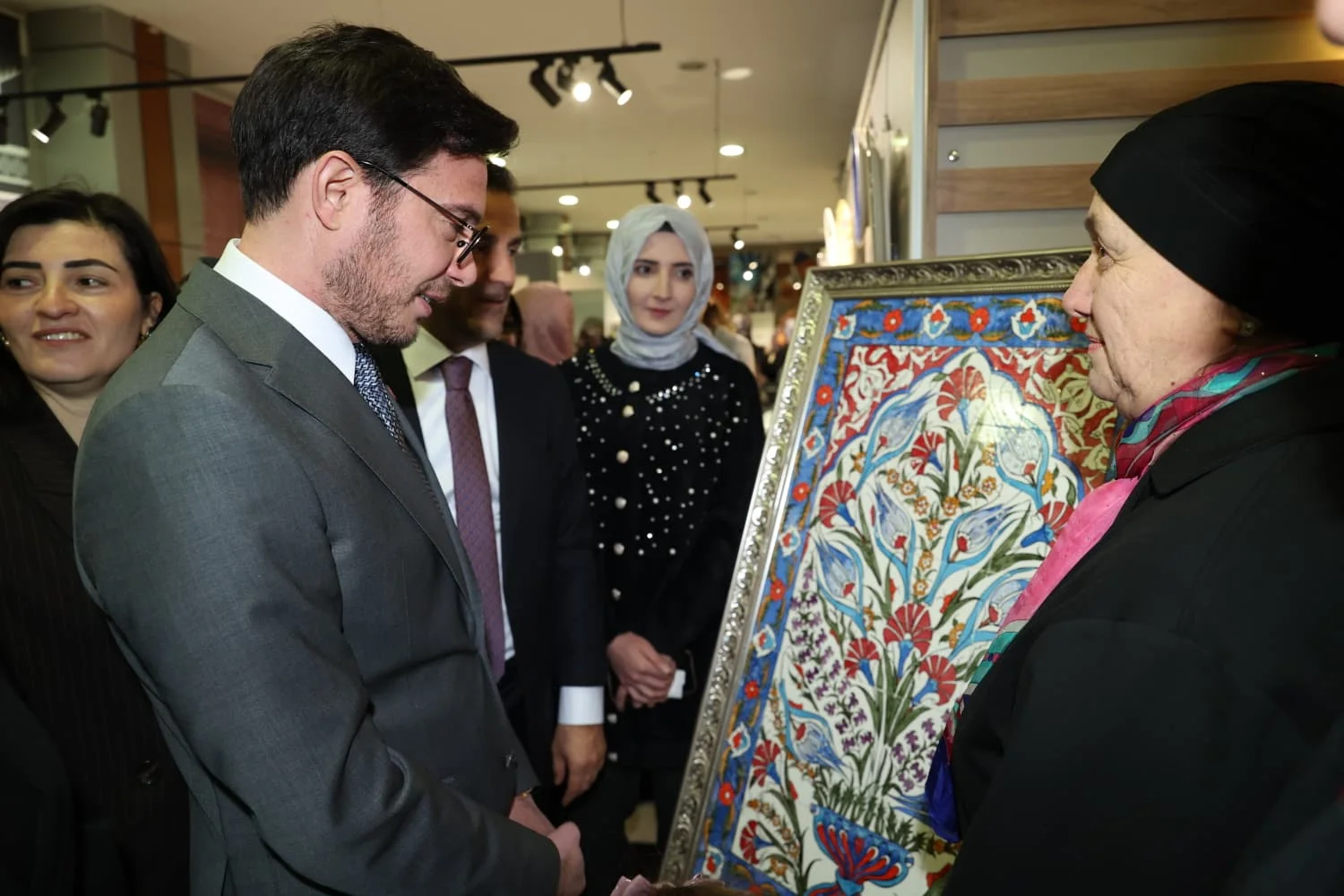 BELMEK KURSLARINDA ŞEKİLLENEN ÇİNİLER GÖRÜCÜYE ÇIKTI - Görsel 1
