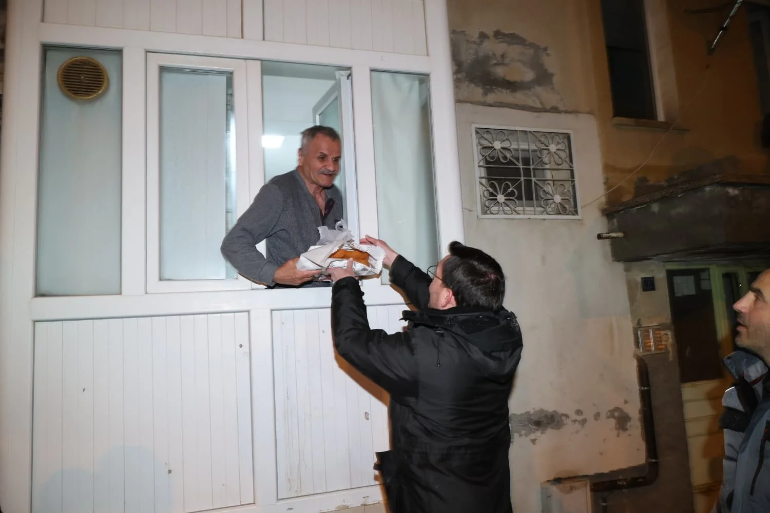BAŞKAN YAZICIOĞLU’NDAN SAHUR MESAİSİ: “TOKAT İÇİN GECE GÜNDÜZ ÇALIŞIYORUZ” - Görsel 2