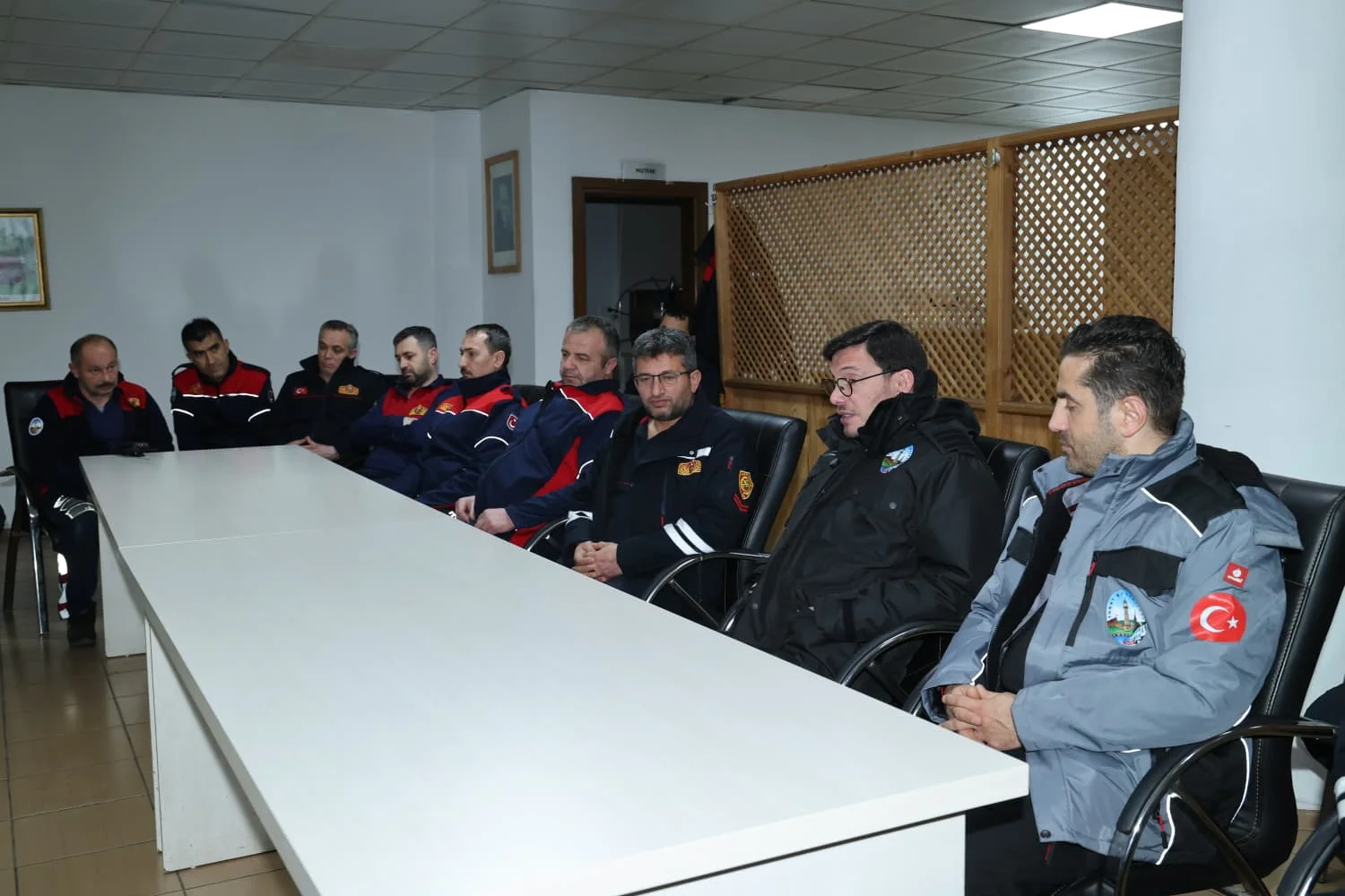 BAŞKAN YAZICIOĞLU’NDAN SAHUR MESAİSİ: “TOKAT İÇİN GECE GÜNDÜZ ÇALIŞIYORUZ” - Görsel 1